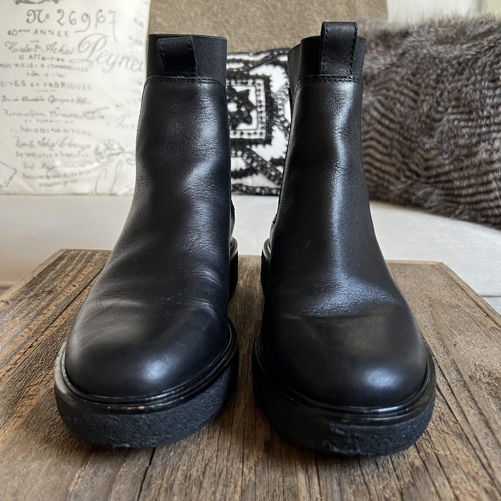 Madewell Black Leather Chelsea Ankle Boots Minimalist Dark Academia Quiet Luxury