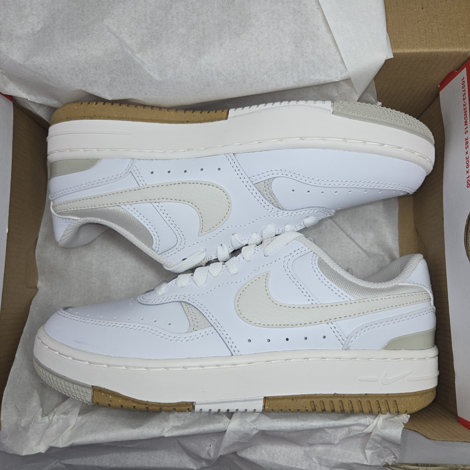 Nike Women’s Gamma Force Sneakers White/Phantom-Light Bone NEW Size 6.5