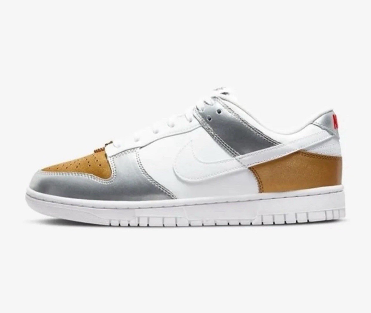 Size 11 – Nike Dunk SE Low Silver Gold Metallic W