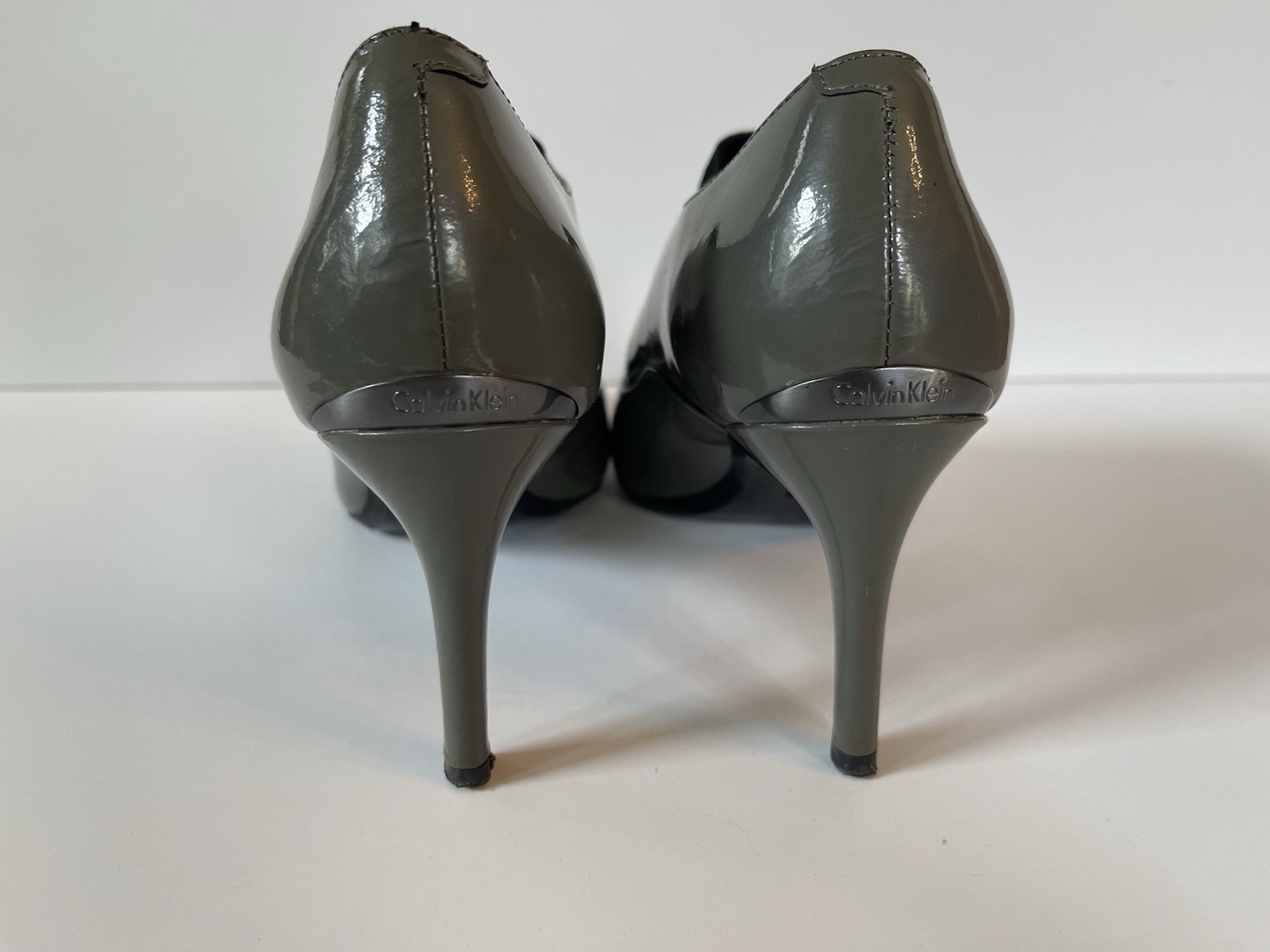 Calvin Klein Women’s Gray Patent Leather Ankle Boots Jalana Heels Zipper Sz 7.5
