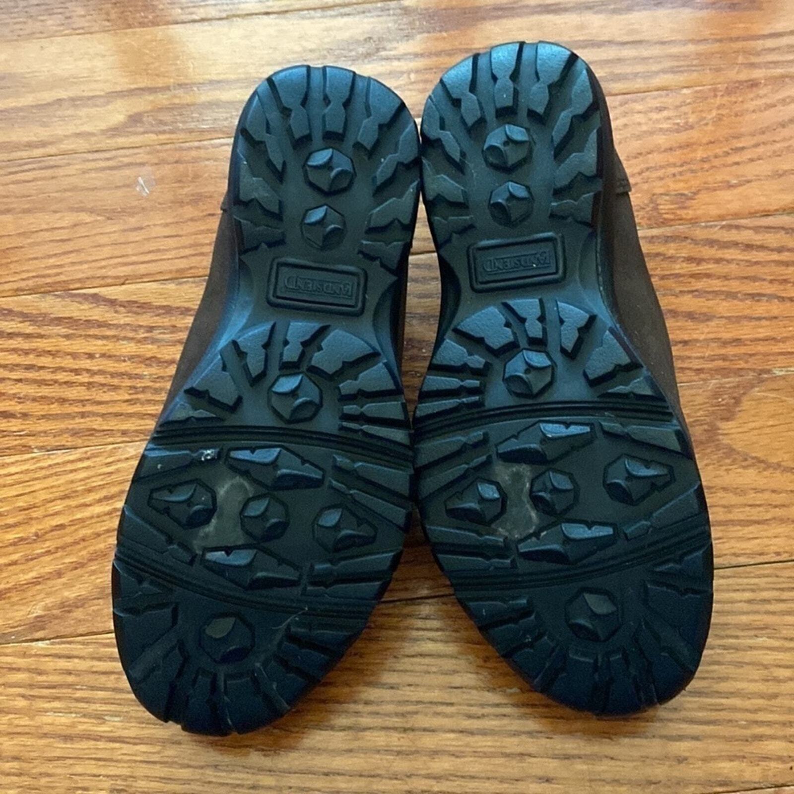Lands End slip on women’s loafers in deep chocolate brown size 7D