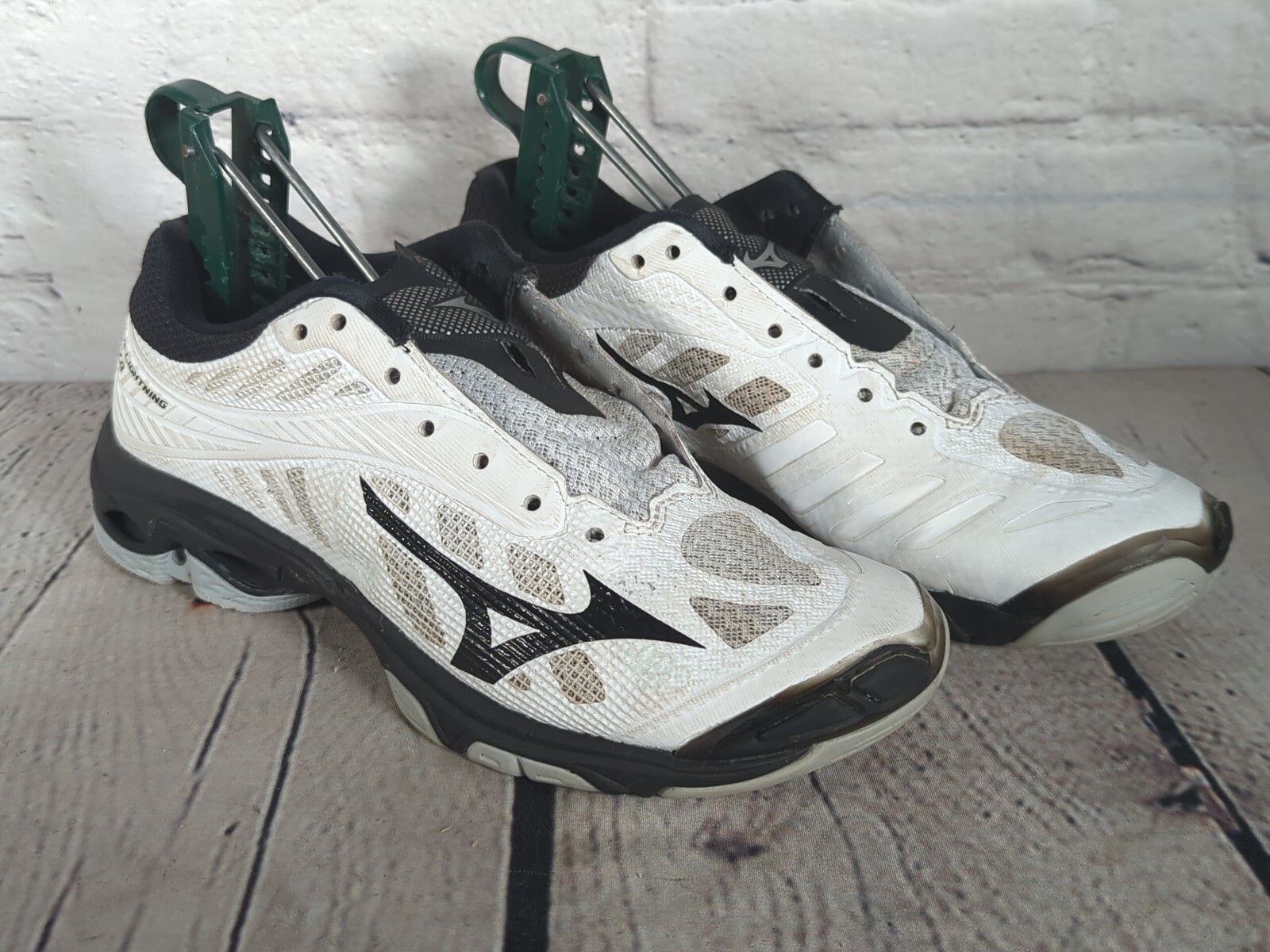 Mizuno Womens Size 8.5 White Black Wave Lightning Z4 Athletic Running Sneakers