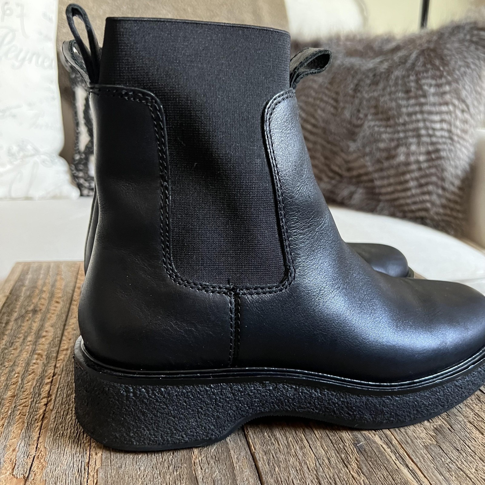 Madewell Black Leather Chelsea Ankle Boots Minimalist Dark Academia Quiet Luxury