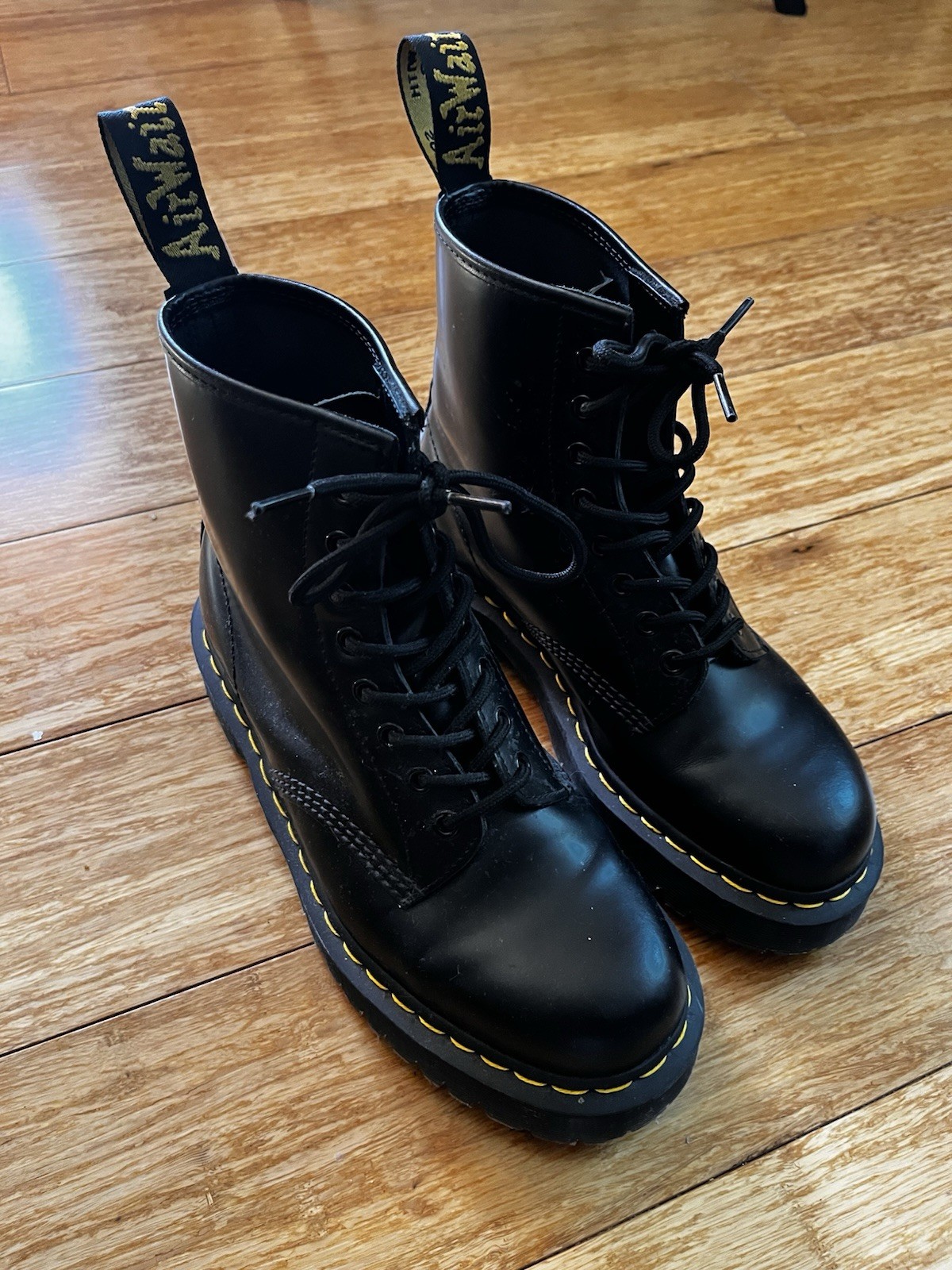 Dr. Martens 1460 Women’s Smooth Leather 8 Eyelet Boots Size 9 – Black