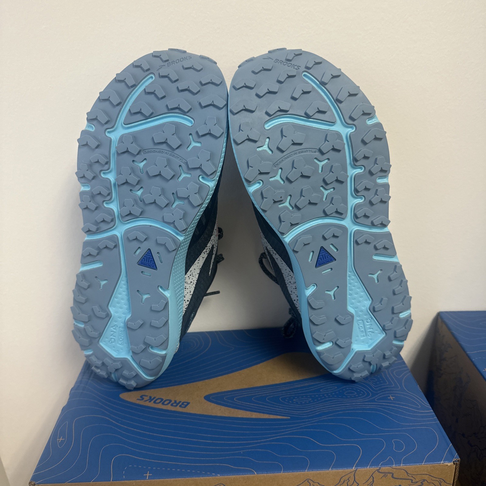 Brooks- Light Trail Women 9.5 Medium B