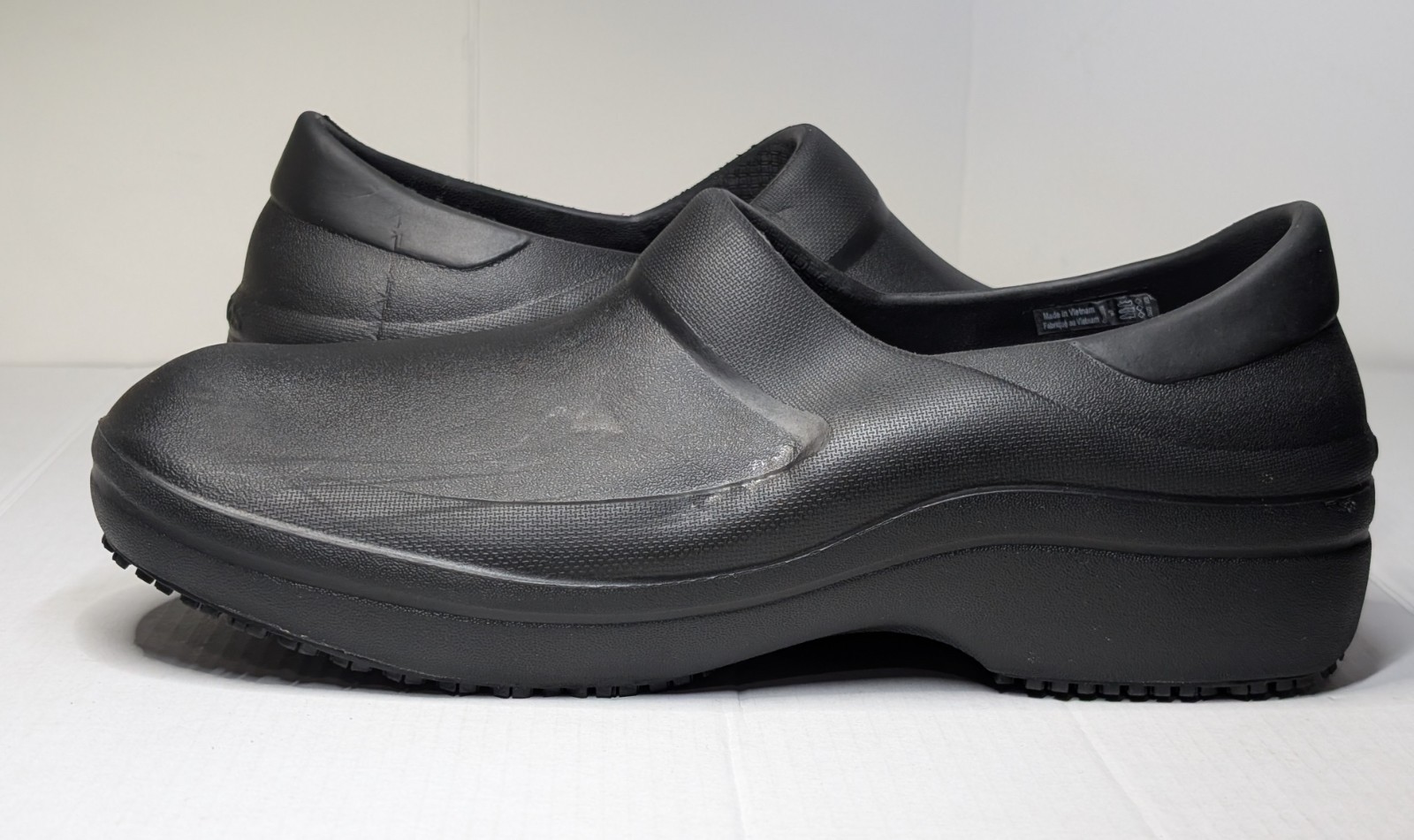 Crocs On-The-Clock Work Slip-Resistant Clogs / Slip-On Work Shoes Size 7