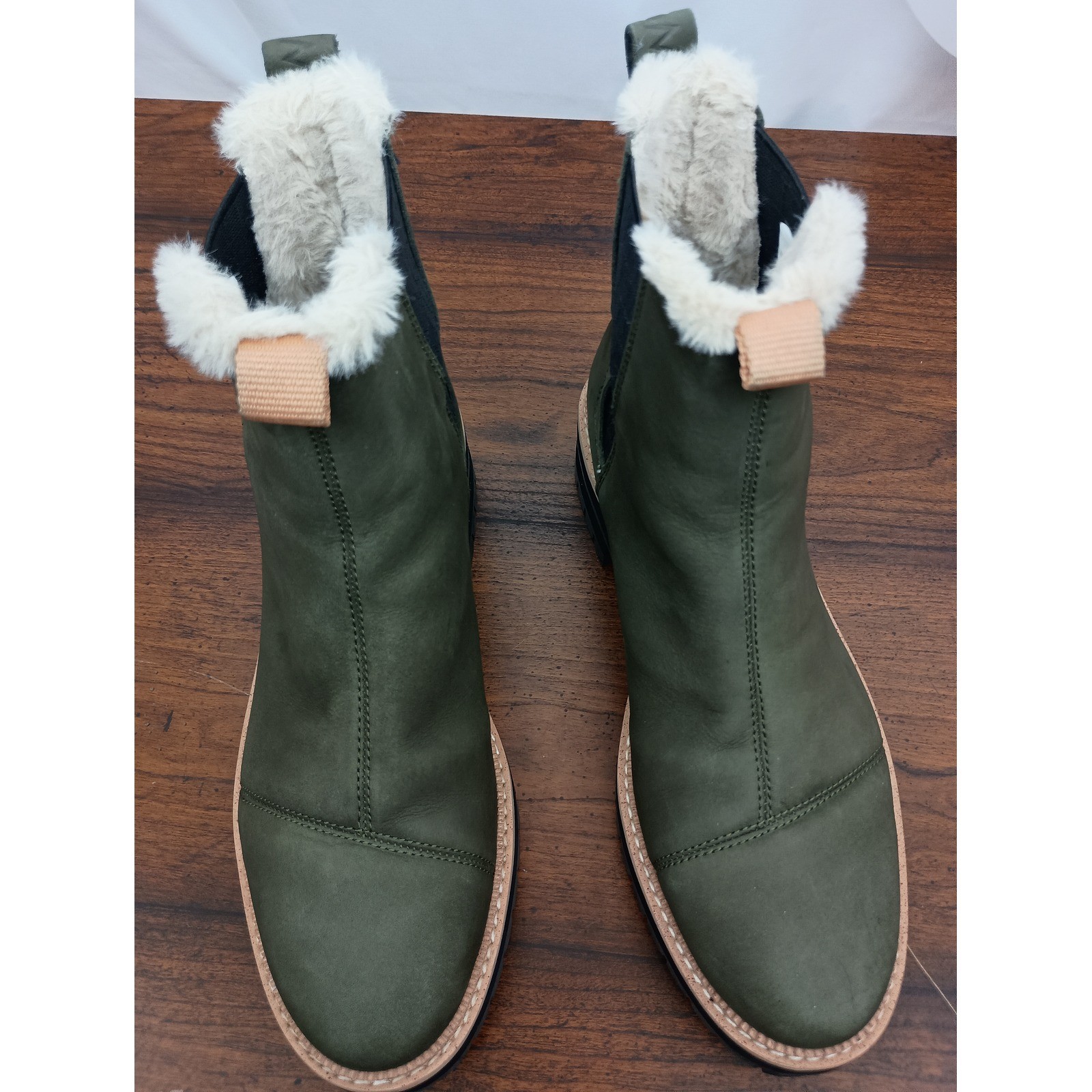 Toms 8.5 green Dakota Faux Fur Lined Chelsea leather outdoors winter fall Boot