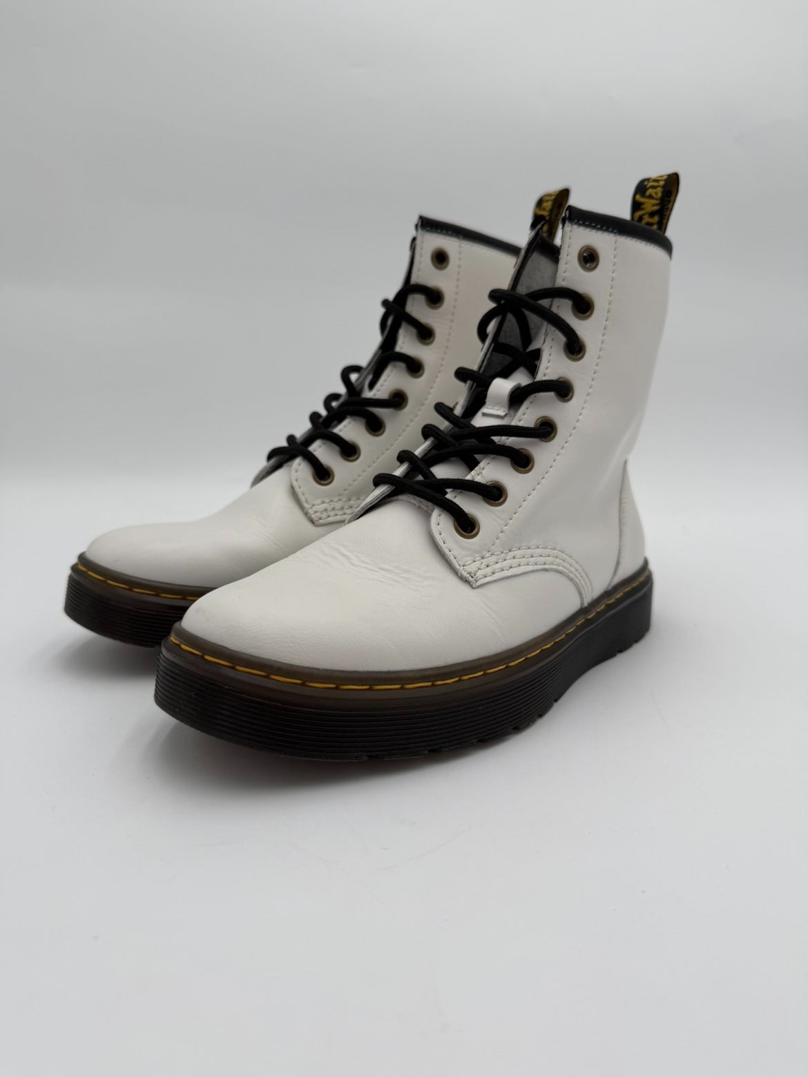 Dr Martens women’s boots sz 7 Zavala white leather lace up combat EU38