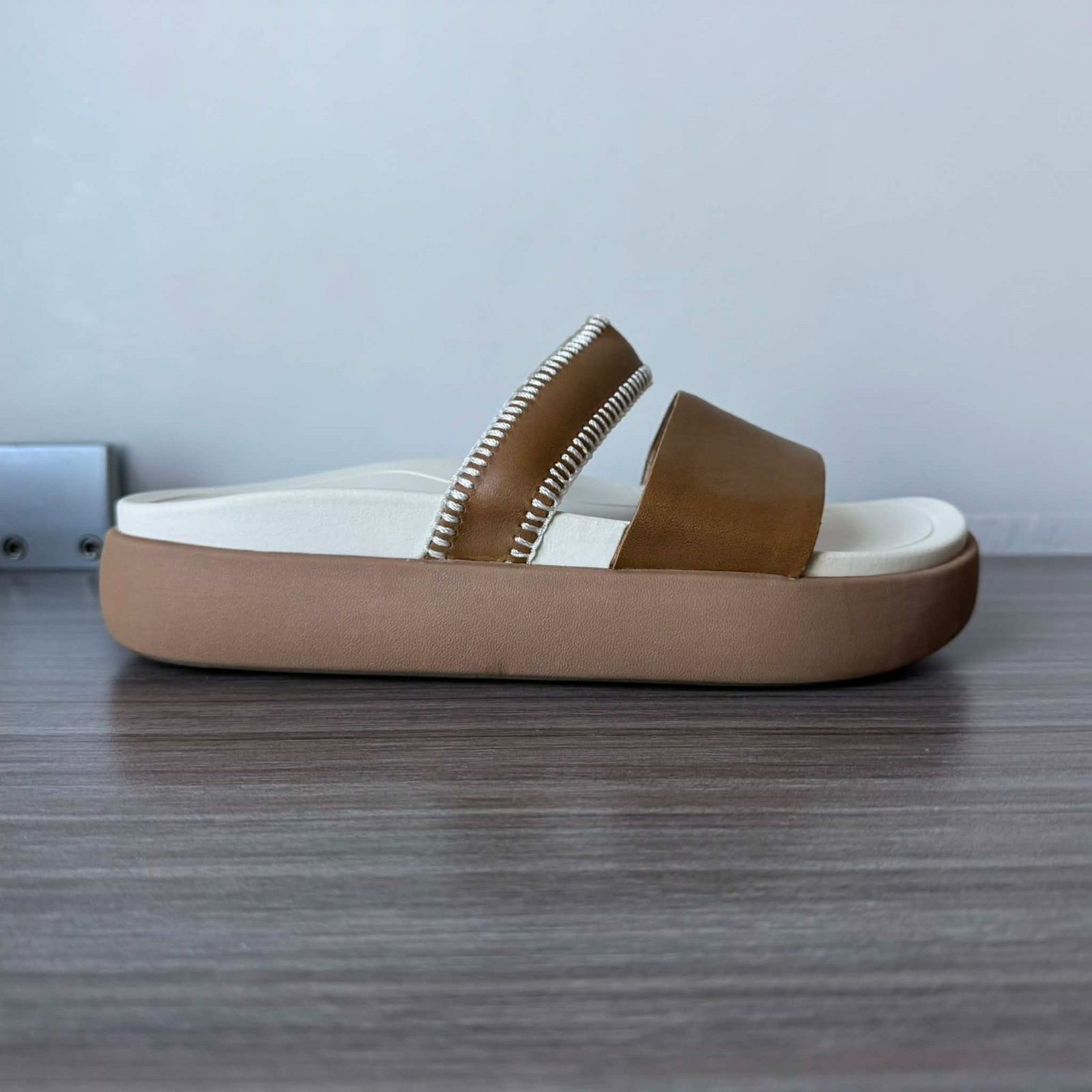Mismatch OluKai Women’s Pae Slide Sandals US Size 7 Right, 8 Left $100 in Tapa