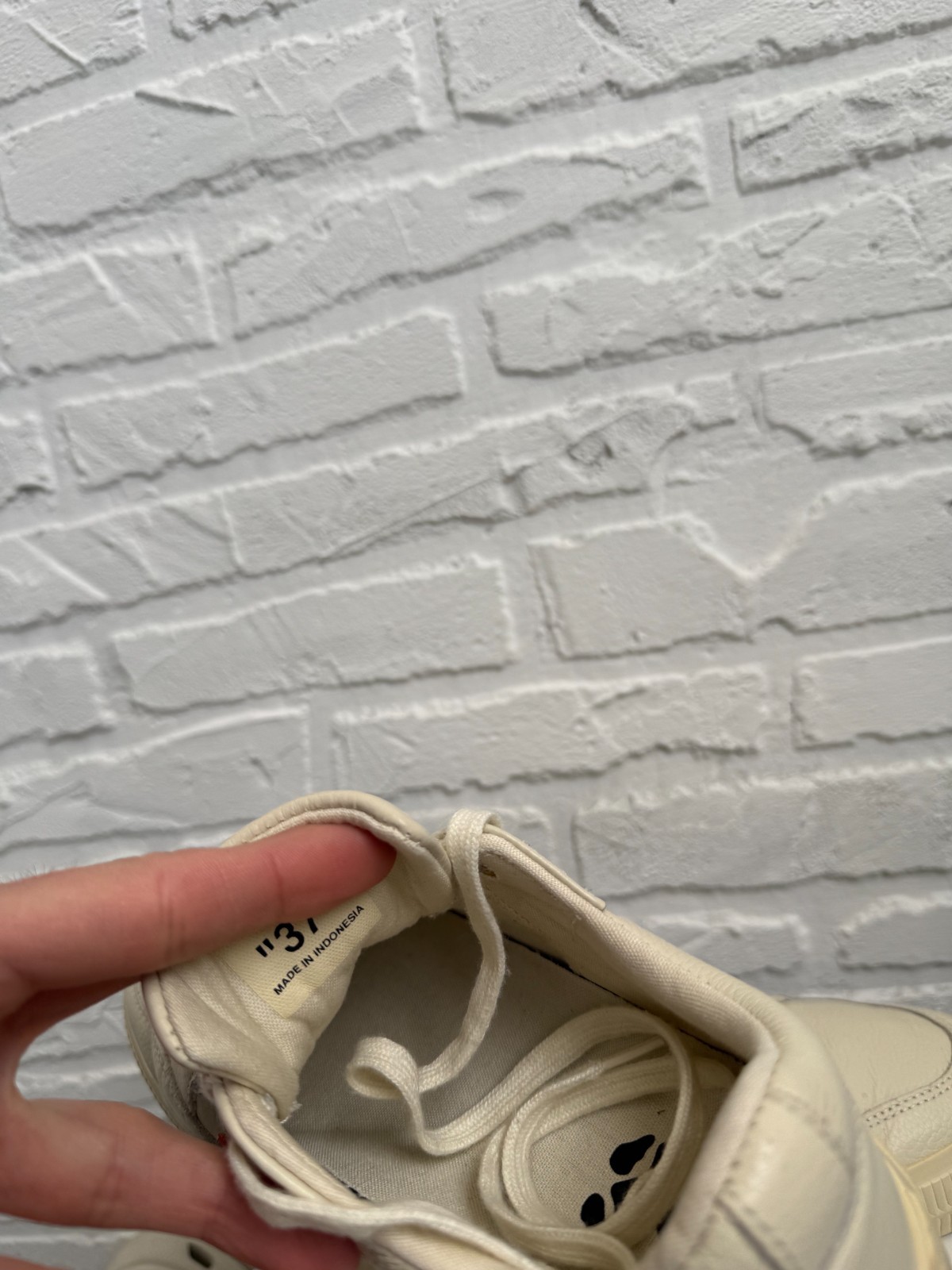 Off-White Leather Vulcanized Low sneakers cream white size 37