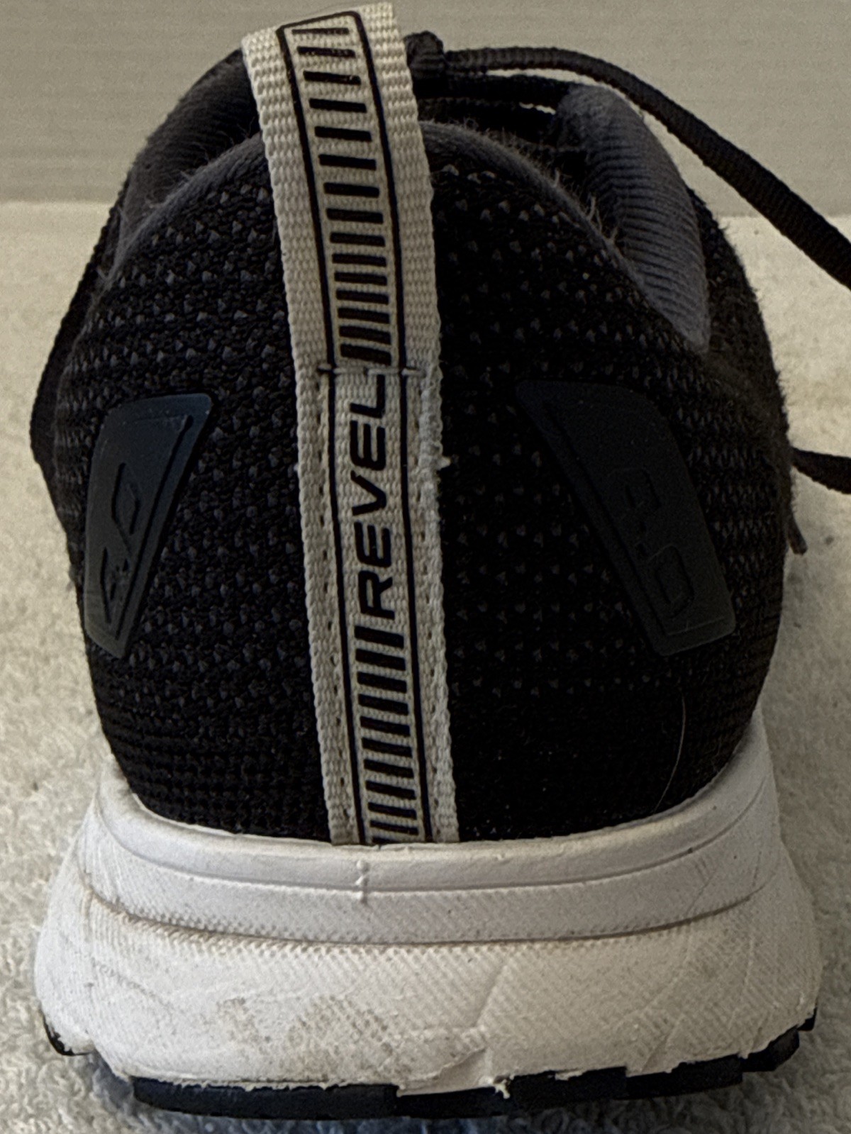 Brooks Womens Revel 4.0 Black/White Sneakers Size 10M 1203371B063