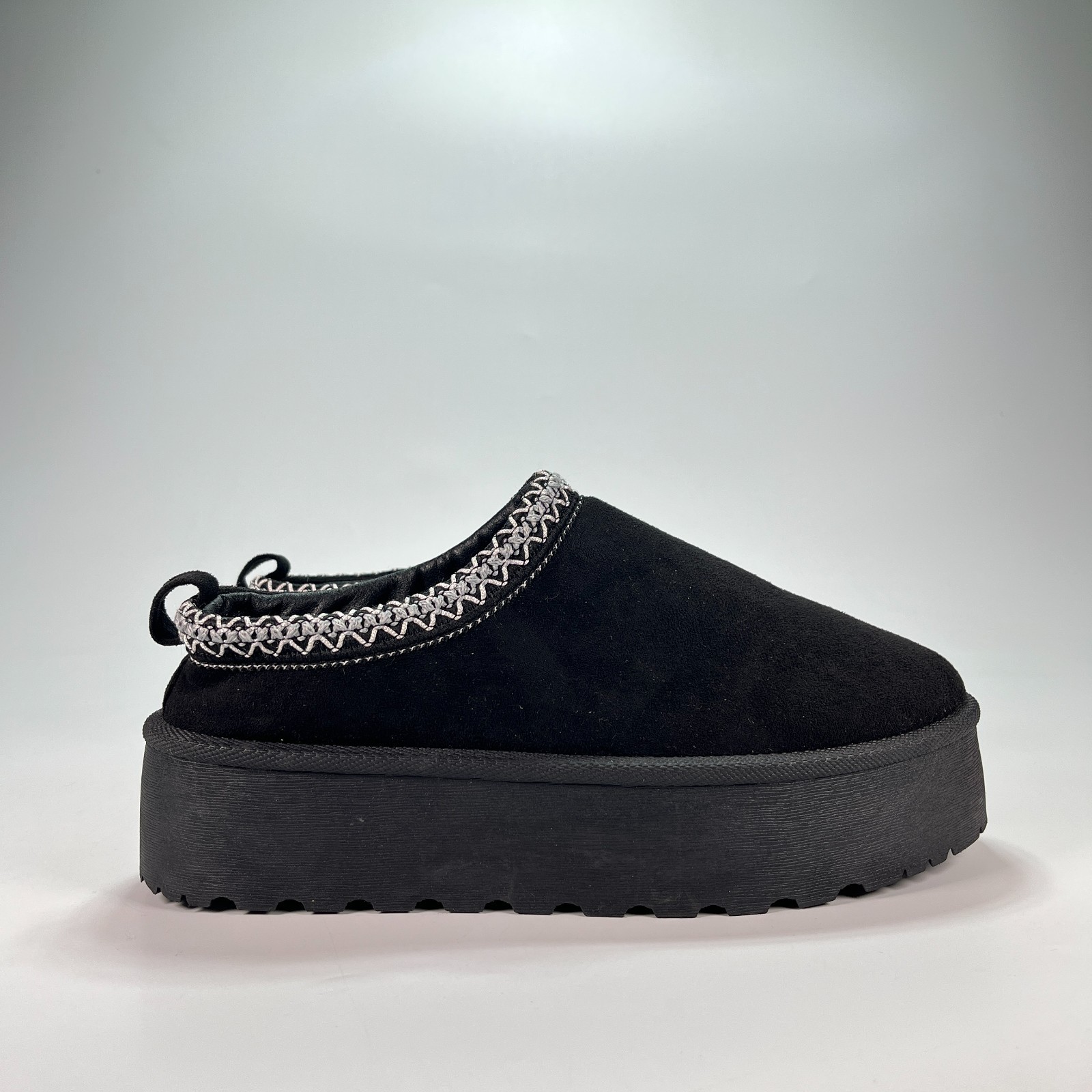 Mudd Stormy Black White Faux Suede Platform Comfort Slip On Slipper Womens Sz 10
