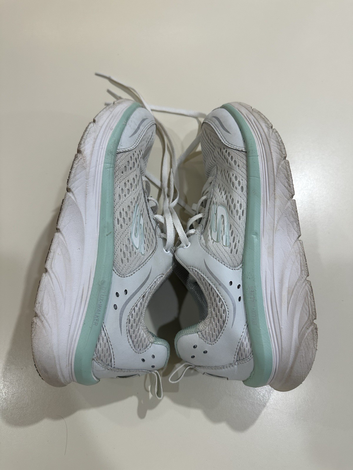 SKETCHERS Relaxed Fit D’Lux Walker White/Teal Memory Foam Womens Size 8.5