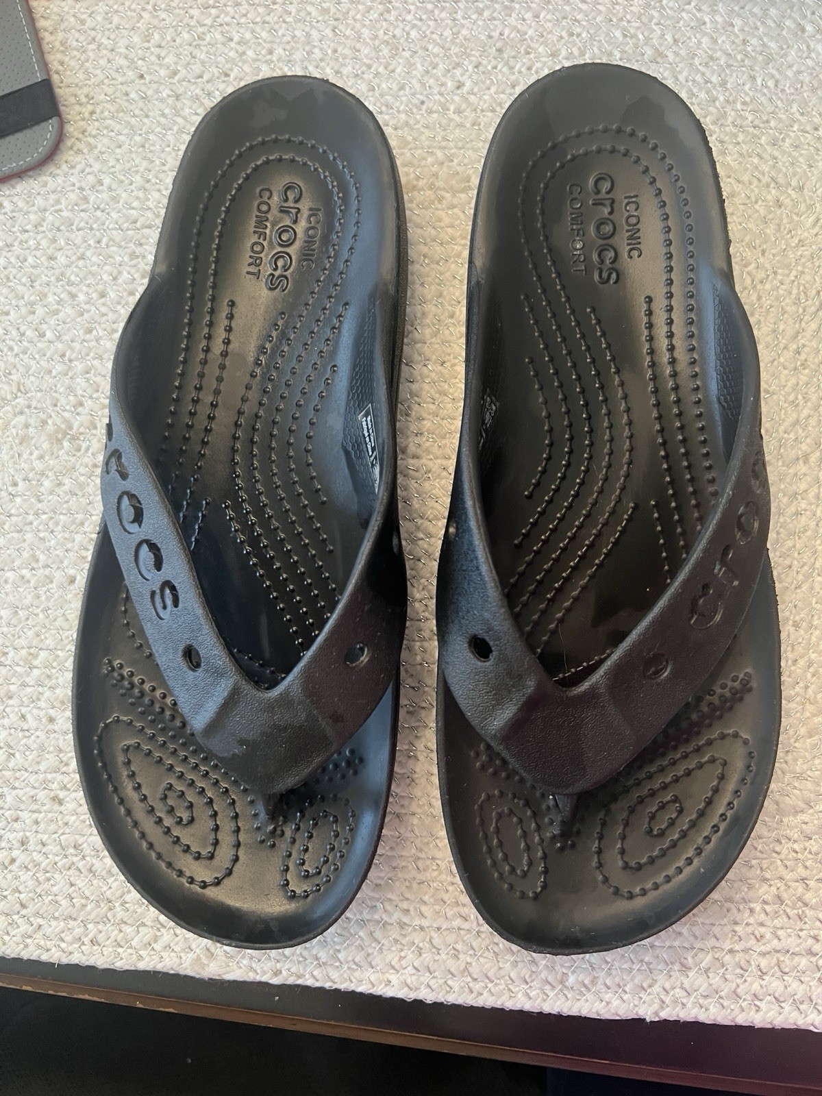 iconic crocs comfort flip flops Black Women’s 8