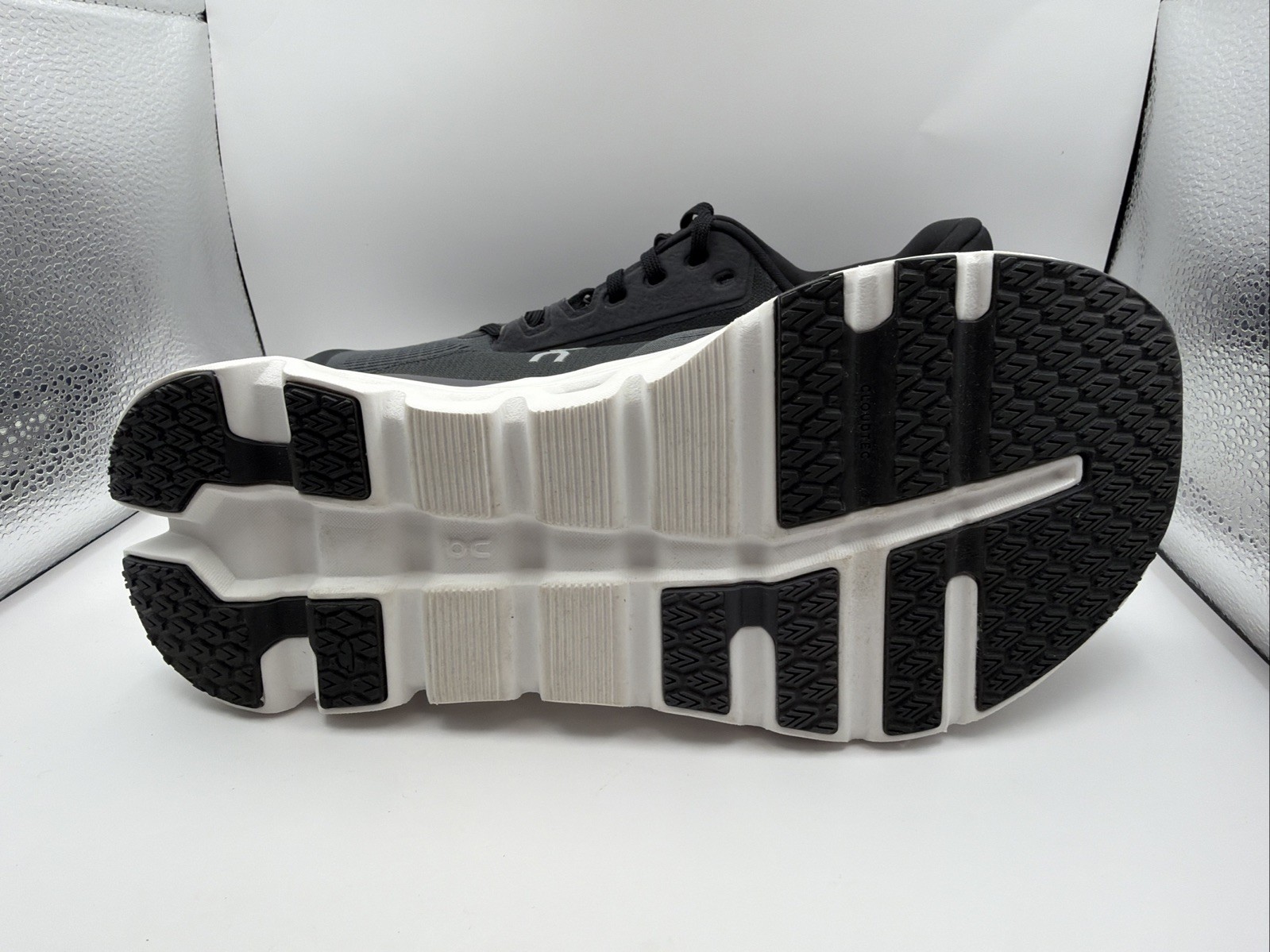 ON Women’s Cloudrunner 2 Eclipse | Black US size 9