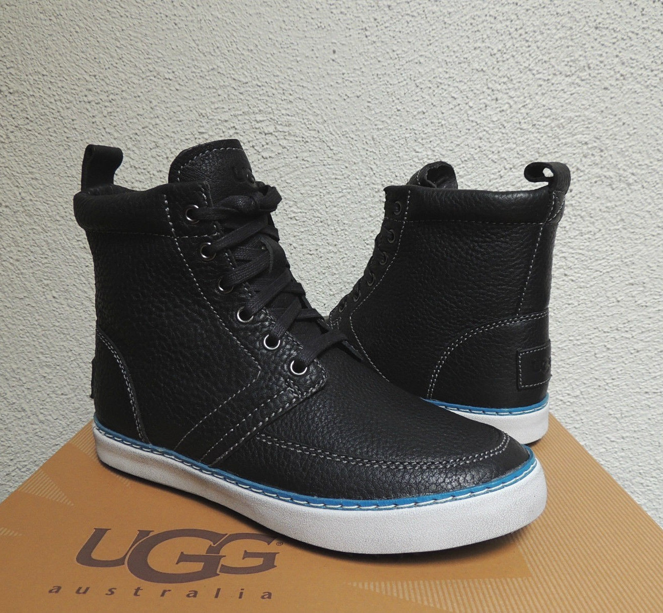 UGG GARRIN BLACK LEATHER/ SHEARLING SNEAKER ANKLE BOOTS, WOMEN US 6/ EUR 37 ~NIB
