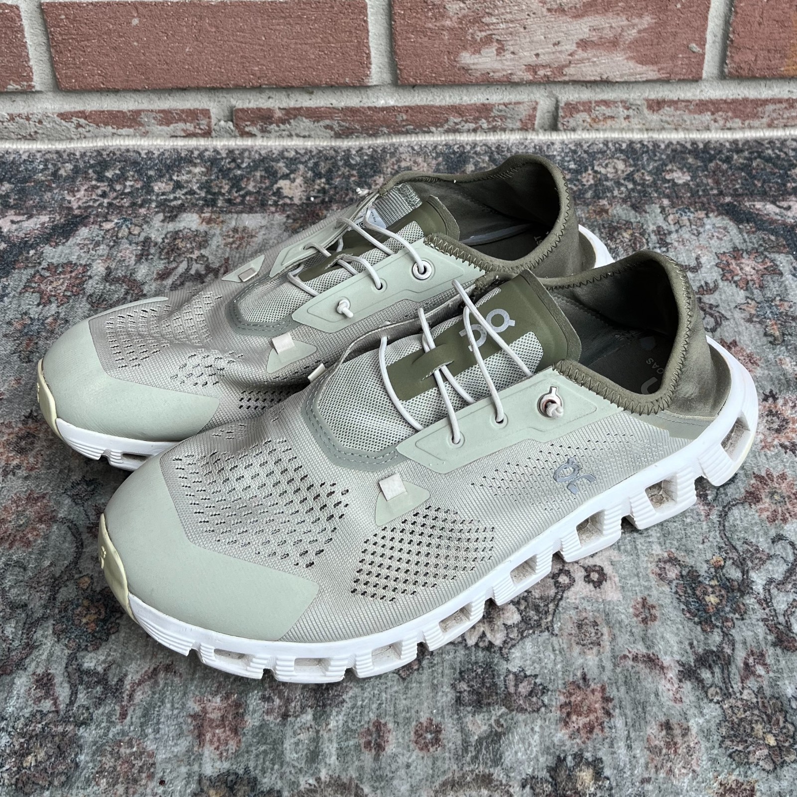 On Running Cloud 5 Coast Chalk Olive / Men’s 9.5 / Lightweight Shoes 3MD1053282