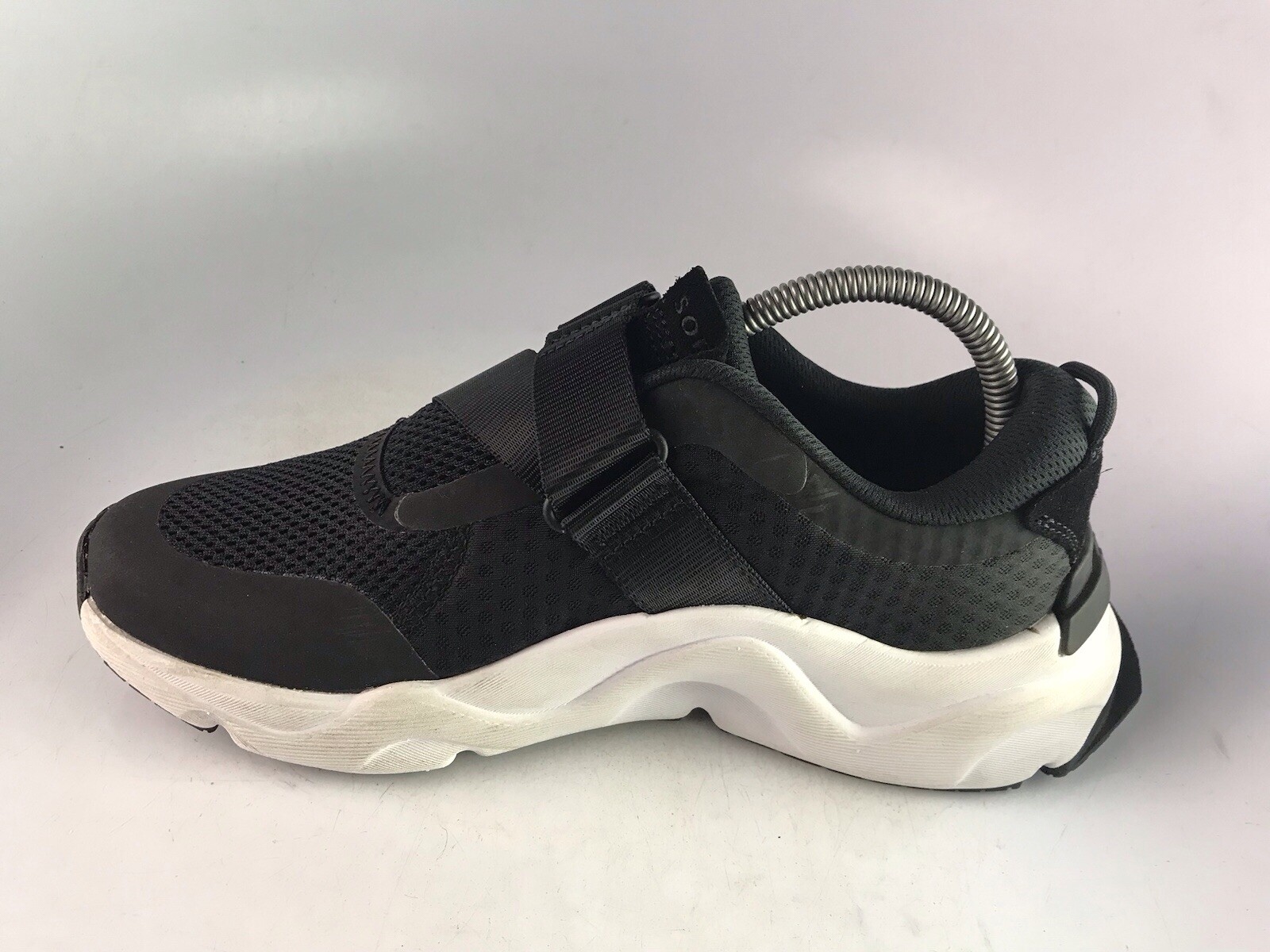 Sorel Women’s Kinetic RNEGD Strap Sneaker Black Air Mesh Sz 8 US