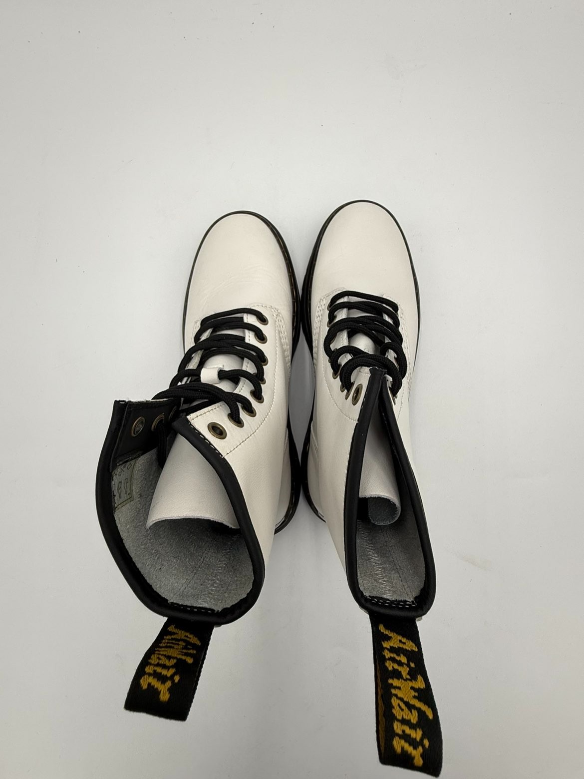 Dr Martens women’s boots sz 7 Zavala white leather lace up combat EU38