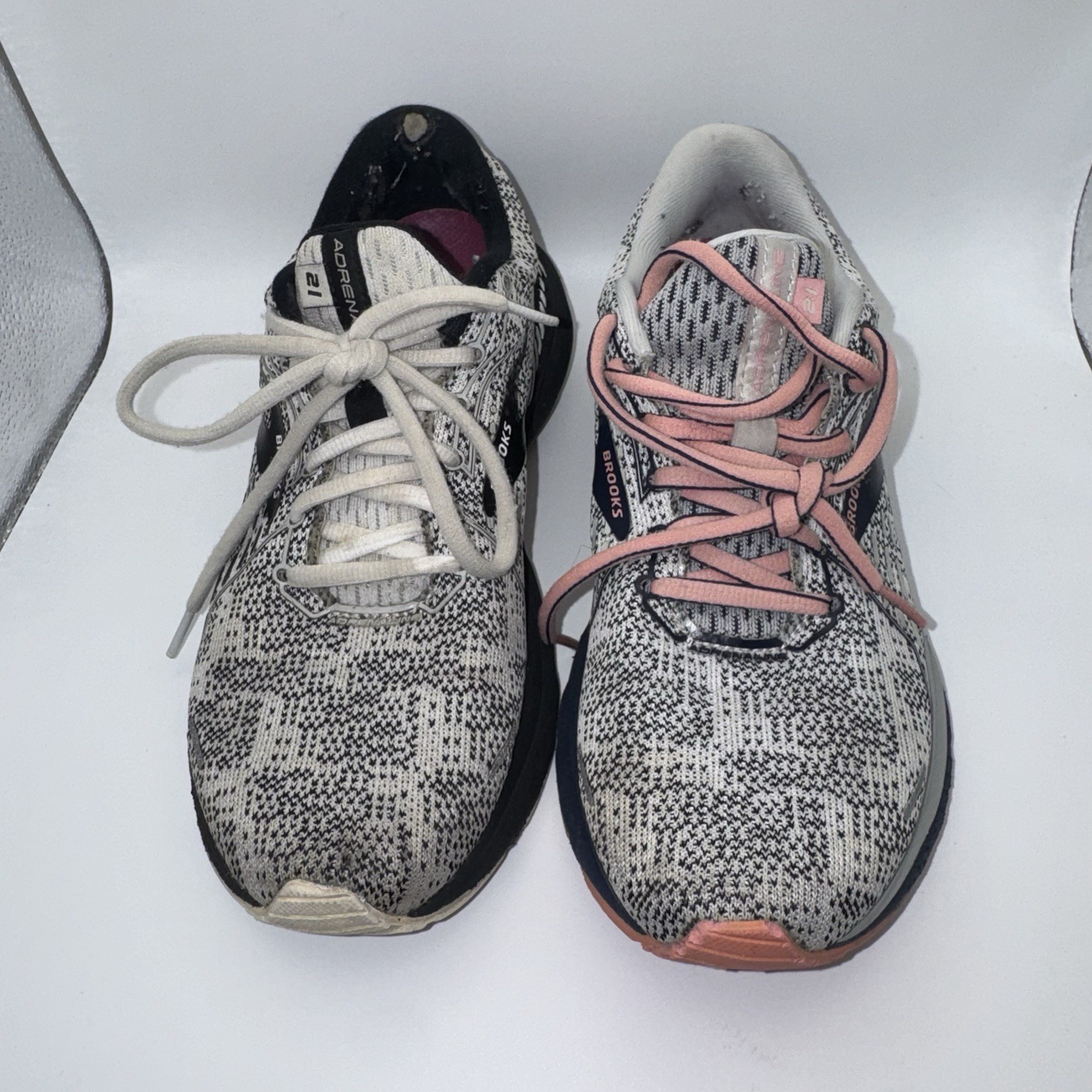 Brooks Adrenaline GTS 21 Women’s 7.5 Running Shoes READ Mismatched Pair