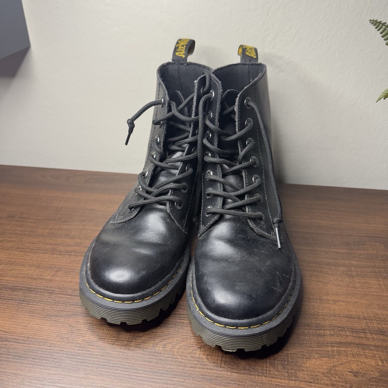 Dr. Martens 1460 Black Leather Lace Up Boots Size 7 Women’s Classic Combat