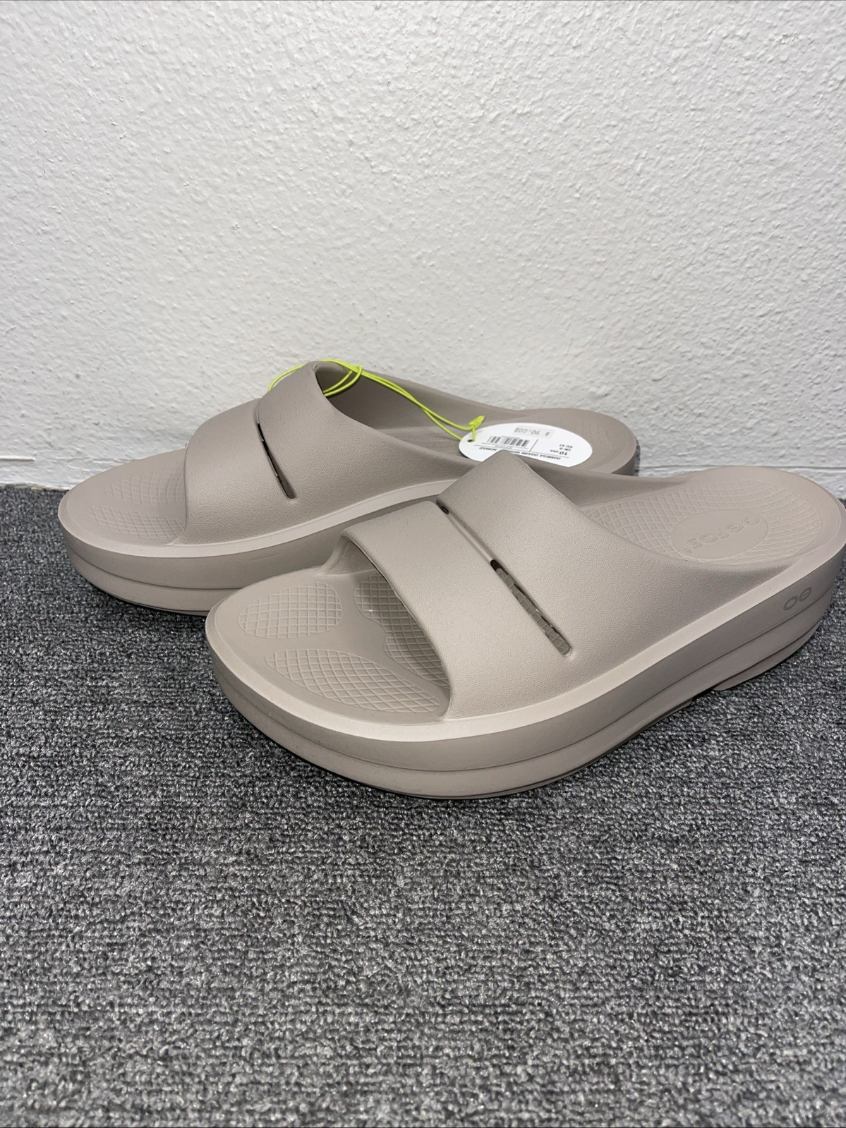 OOFOS Womens Oomega OOAHH Nomad W10 Platform Slide