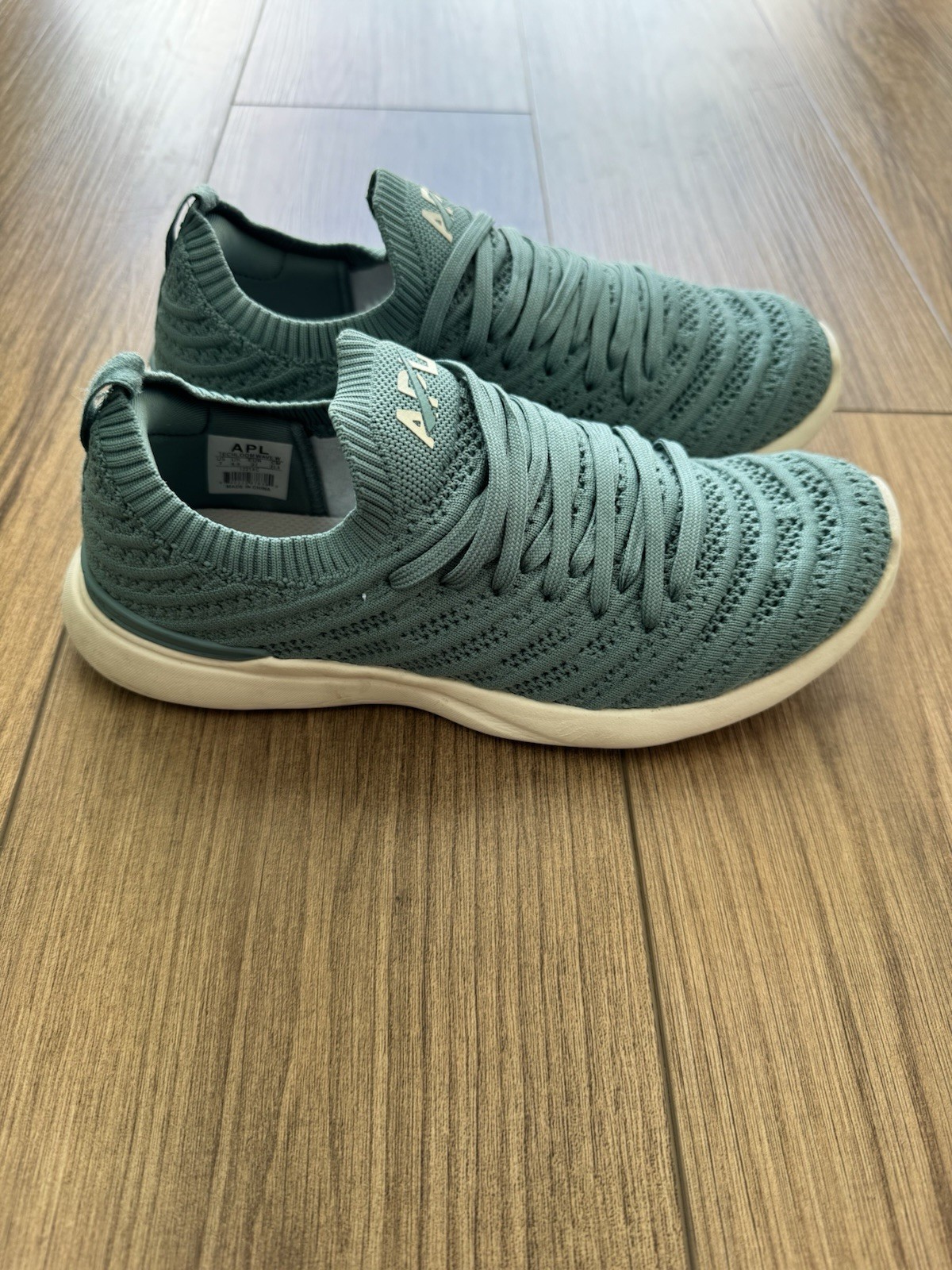 APL TechLoom Wave Women’s Low Top Lace Up Teal Athletic Sneakers US size 7