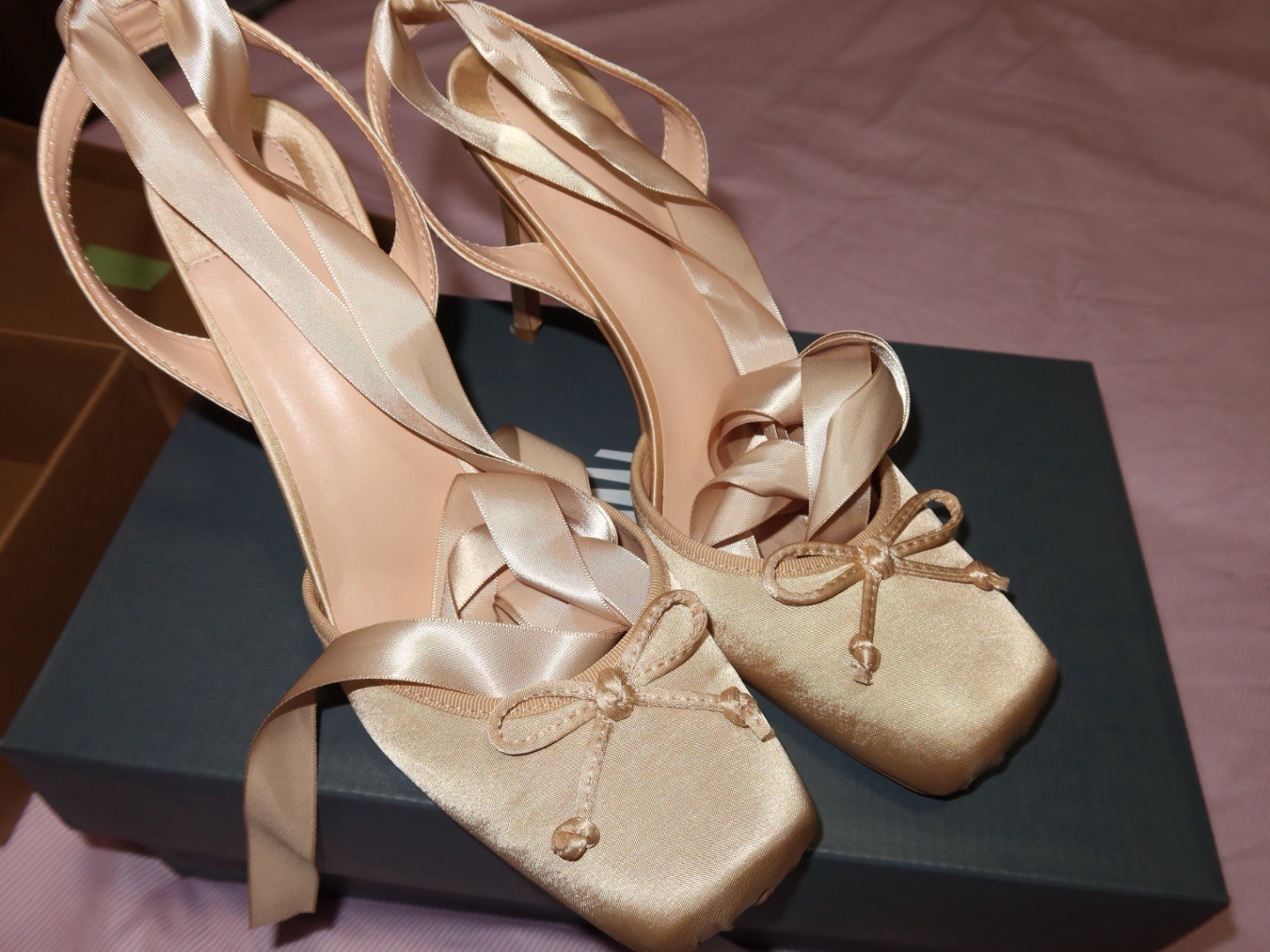 New Balance Women’s Beige Silk Slingback Stiletto Heels Square Toe Bow 8.5