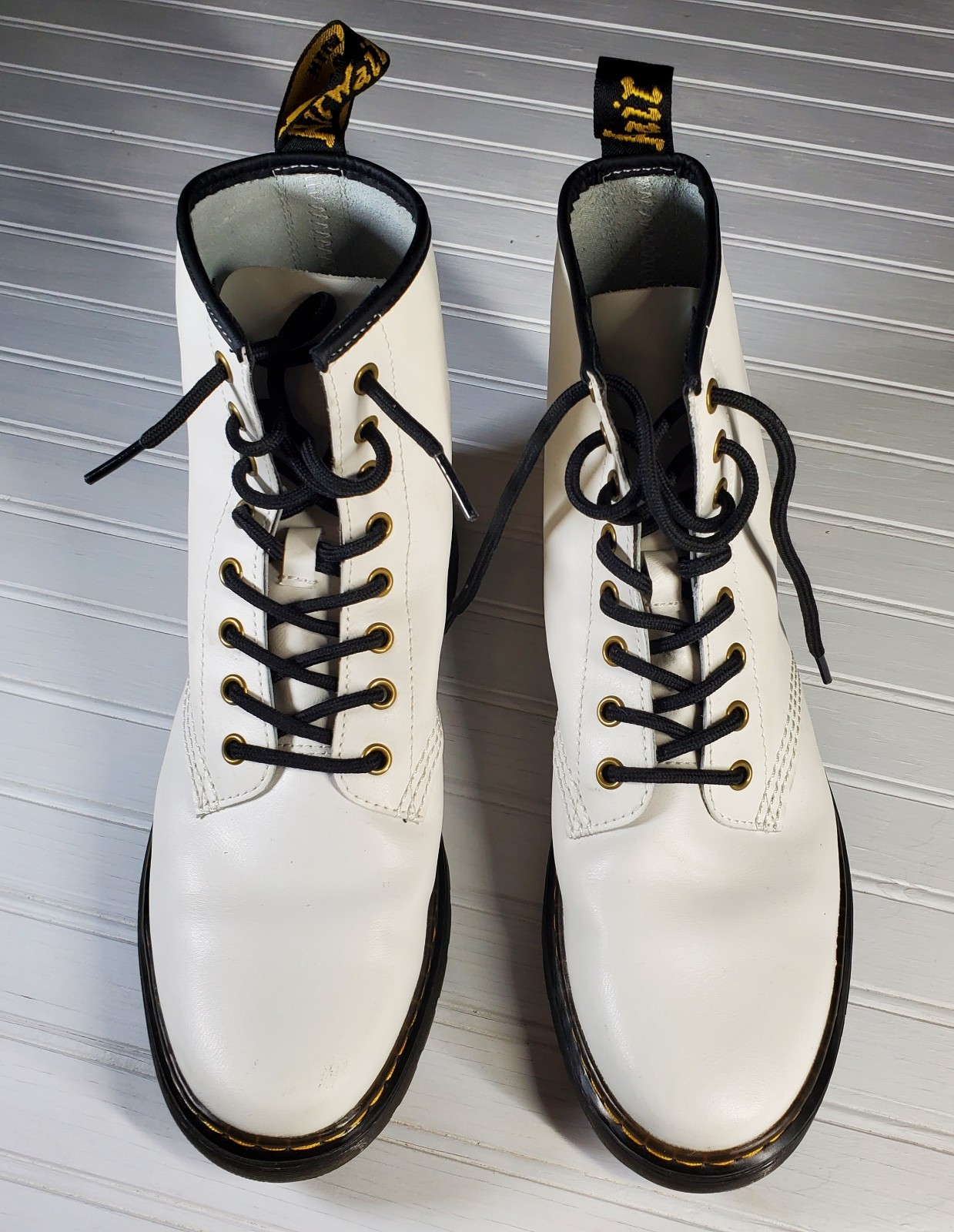 Dr. Martens Zavala Women’s 8 White Leather 8-Eye Combat Boots Grunge Punk