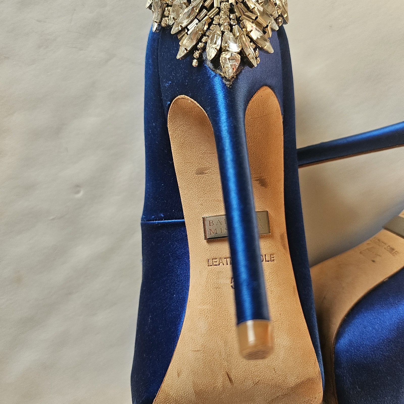 Badgley Mischka Kiara Embellished Peep-toe Pump Satin Size 5.5