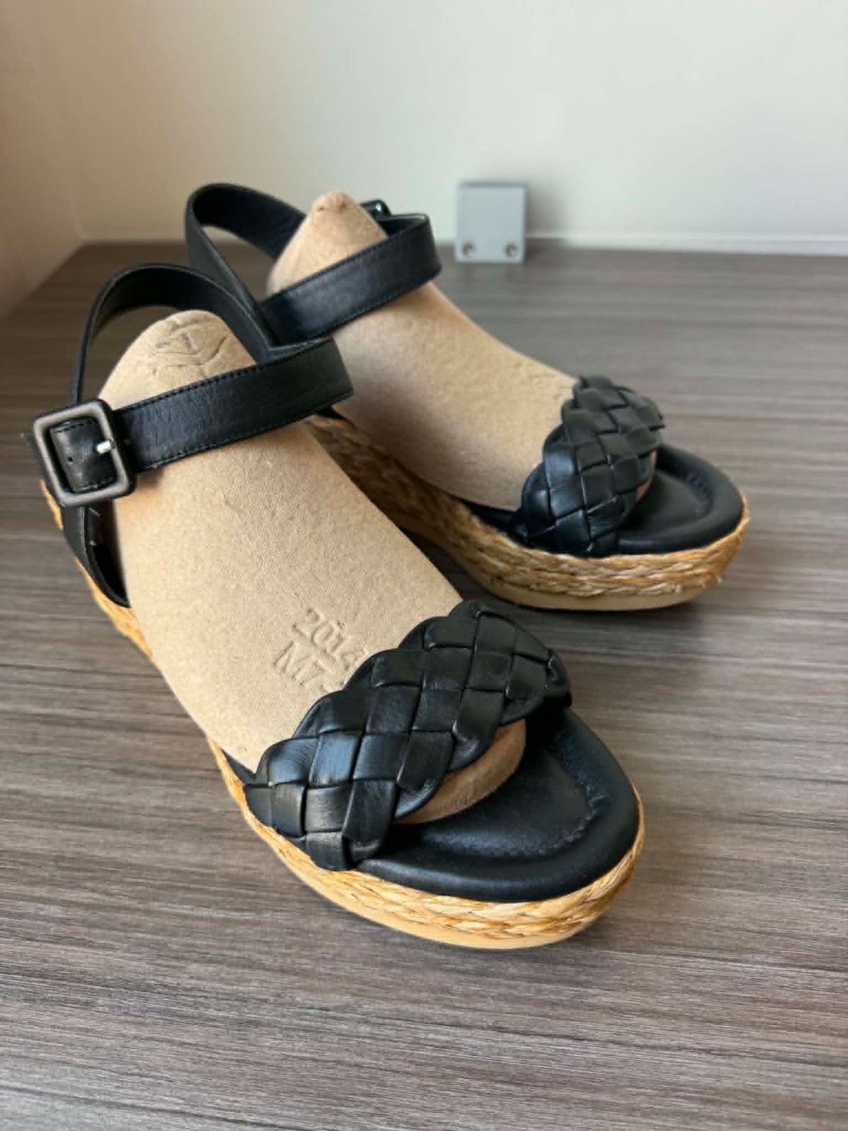 André Assous Cecilia Platform Wedge Sandals Women’s Size 9 US 40 EU $259 Andre