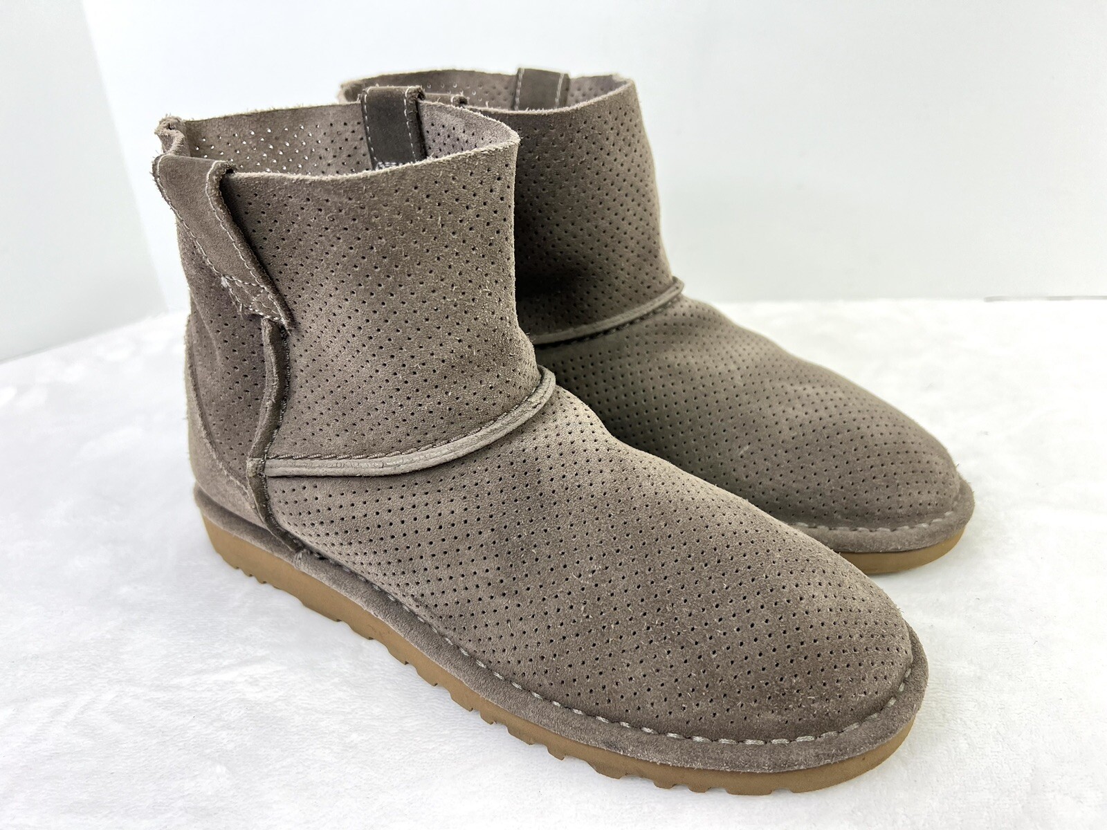 Ugg Classic Mini Perforated Ankle Unlined Boot Leather Gray 1016852 Women Size 6