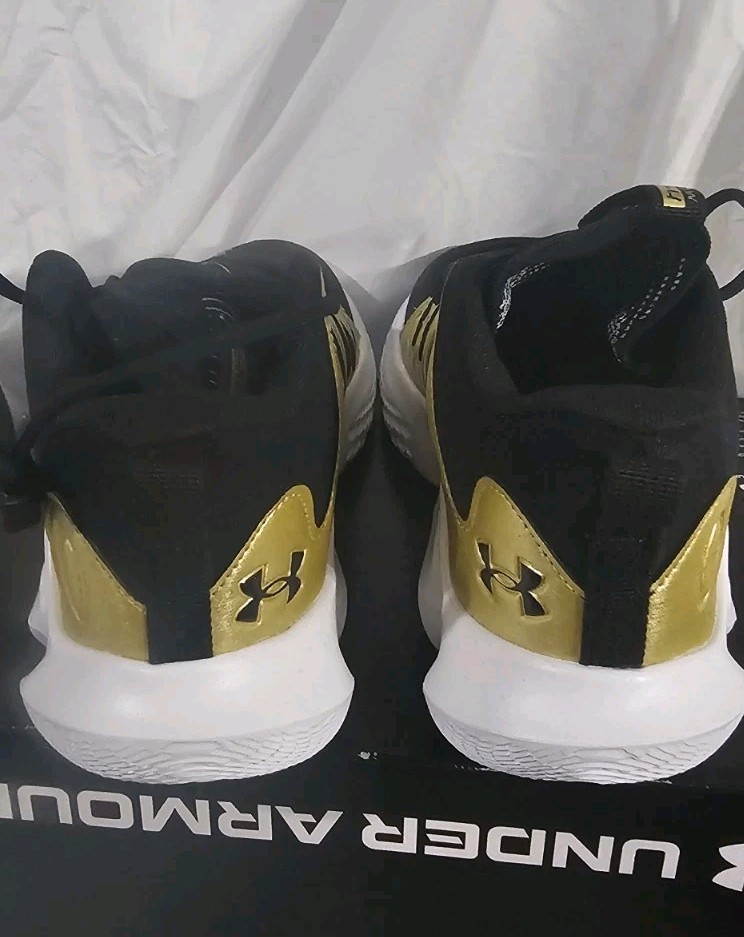 Under Armour Flow Breakthru 4 Shoes Black 3026641-001 Women Size 11 New No Lid