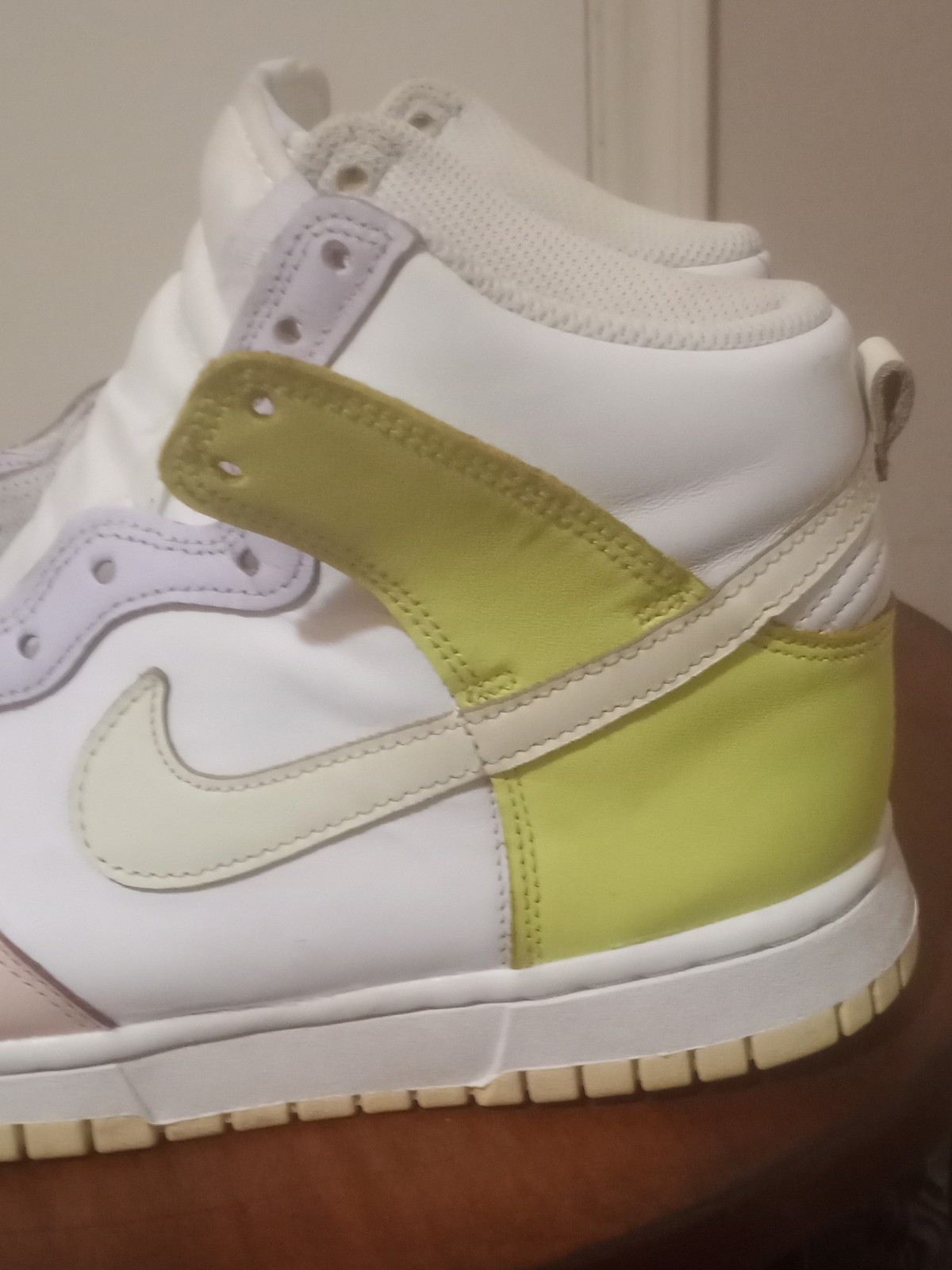 Nike Dunk High Womens Size 7.5 White/Cashmere-LT Lemon Twist DD1869-108