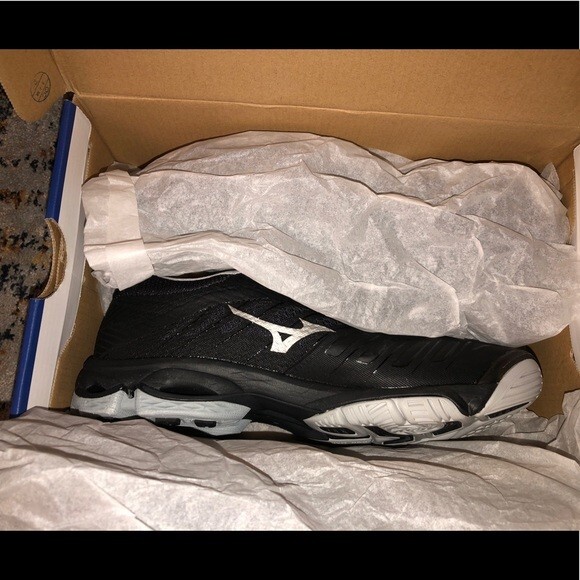 Mizuno Men’s Wave Lightning Z4 12.5 Volleyball Shoes – Black/Silver
