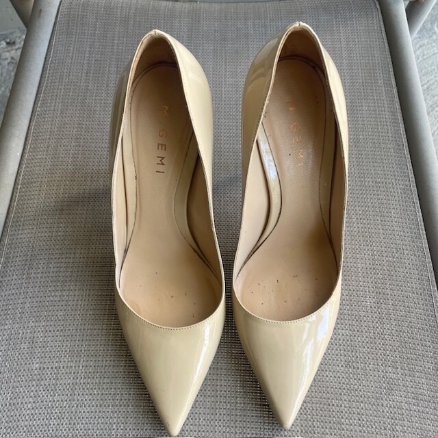 M. Gemi Patent Leather Nude Cream Pumps Heels Pointed Toe Sz 40 US 9 EUC