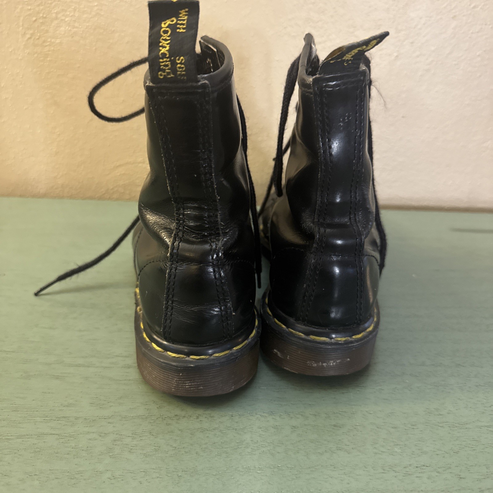 Dr. Martens 1460 Women’s Smooth Leather 8 Eyelet Boots Size 9 Black
