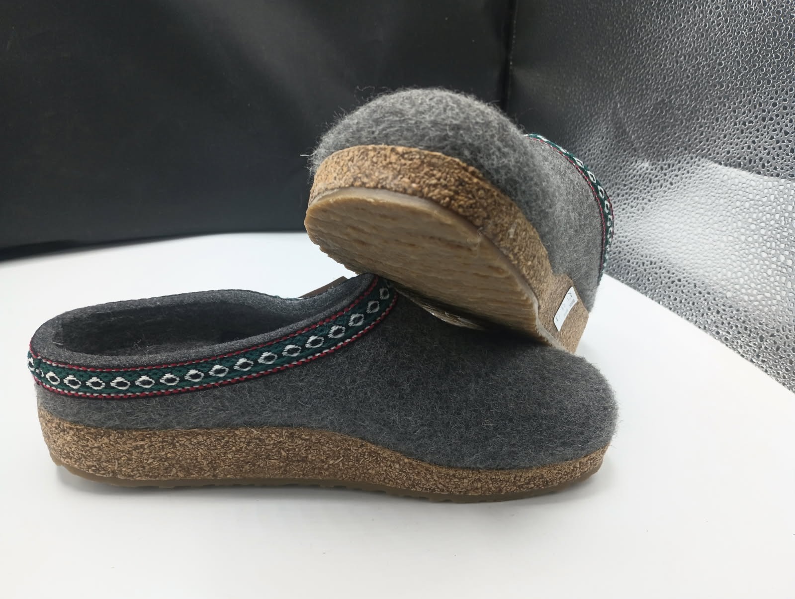 Haflinger – Womens Classic Grizzly Clogs, Grey, Size 6.5/7 (Slight Wear)