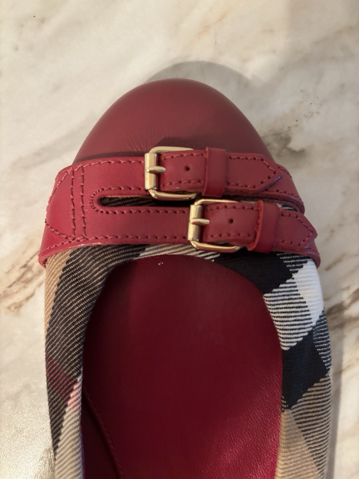 New Burberry Avonwick Nova Check Red Burgundy Leather Ballet Flats Sz 38 1/2 US9
