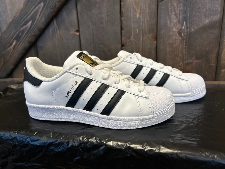 adidas Originals Women’s Superstar Sneakers C77154 Size 5.5