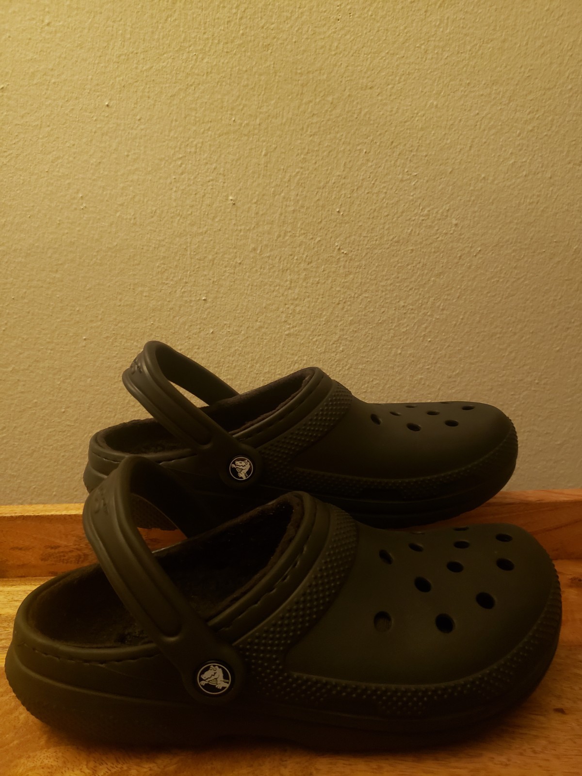 Crocs Classic Dual Comfort Clogs, Slip-On, Black, Logo Strap, Woman’s 9, CLEAN!