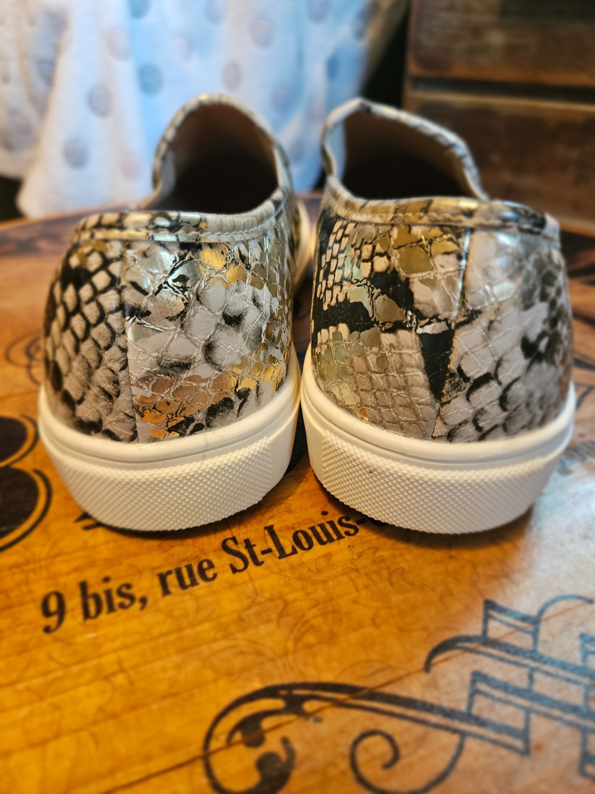 TIME AND TRU SLIP ON SNAKE SNEAKER – SIZE 6 1/2 W – UNWORN