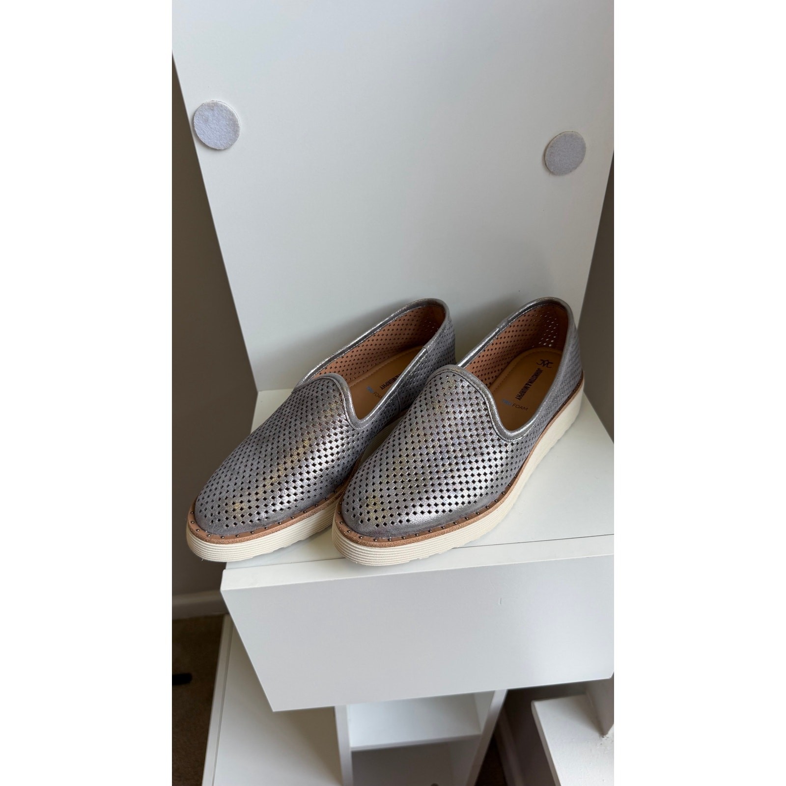 Johnston & Murphy Mitzi Perfed Venetian Metallic Loafers Silver Sz 6.5 NWOB $158