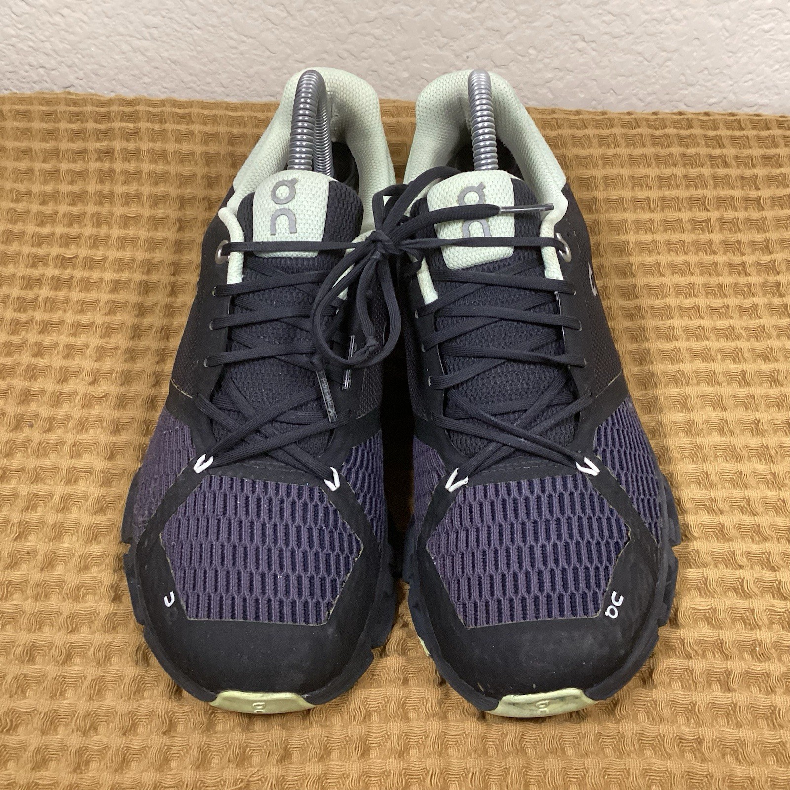 On Cloud Cloudflyer 4 Womens Sz 8 Black White Gray Athletic Running Shoes Mint