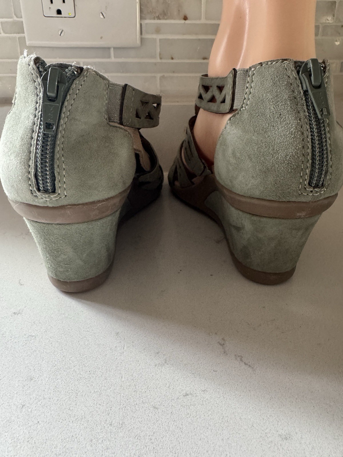Earth – Petal w/Cut-outs Sage Color Suede Leather Wedge Sandals Sz 8 WORN ONCE!