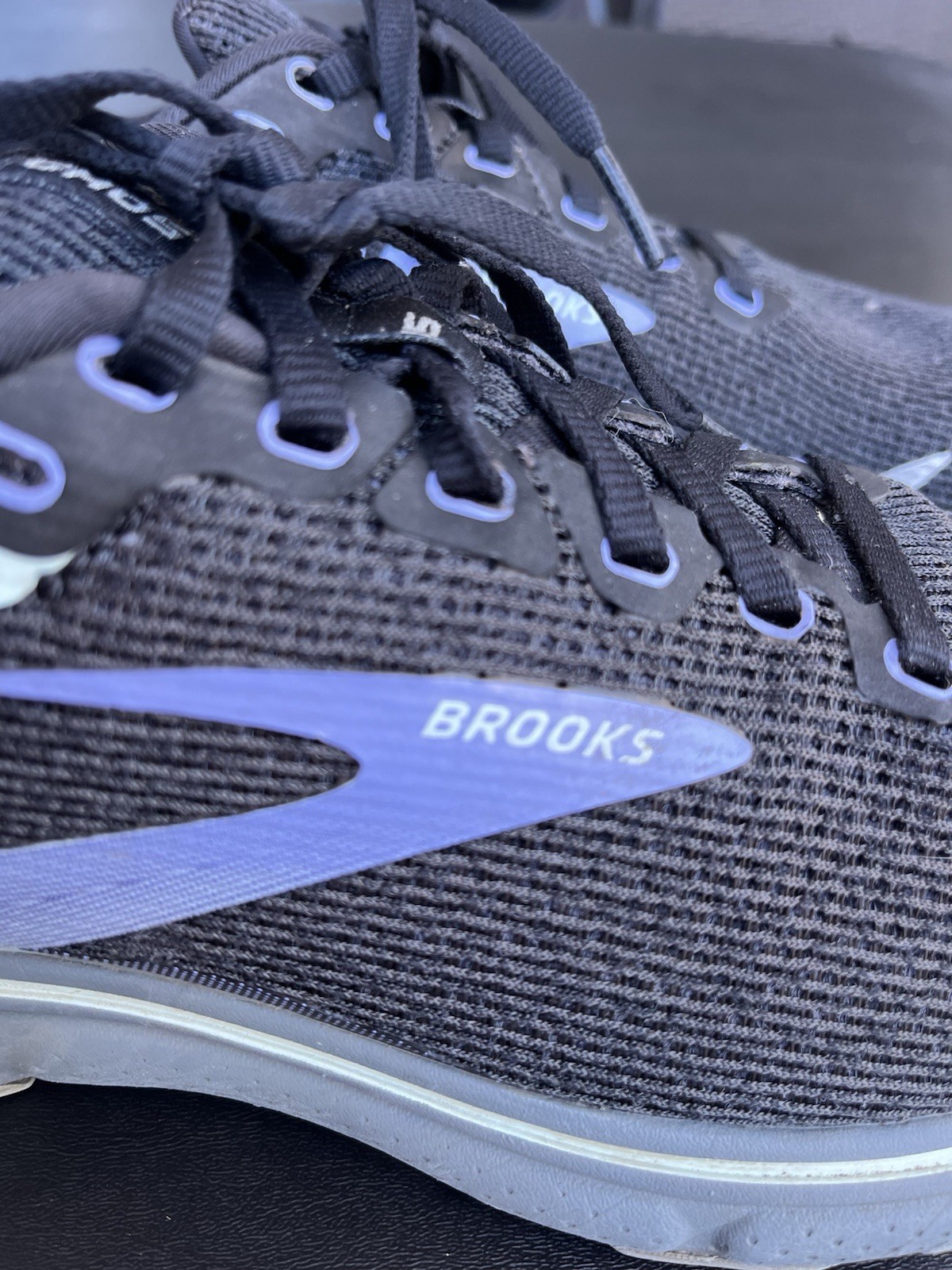 Brooks Ghost 15 Women’s Size 10 Black Blue Running Walking Shoes Medium B