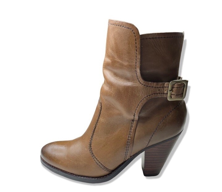 Nicole Distressed Brownish Gray Burnished Round Toe Heeled Boots Size 6