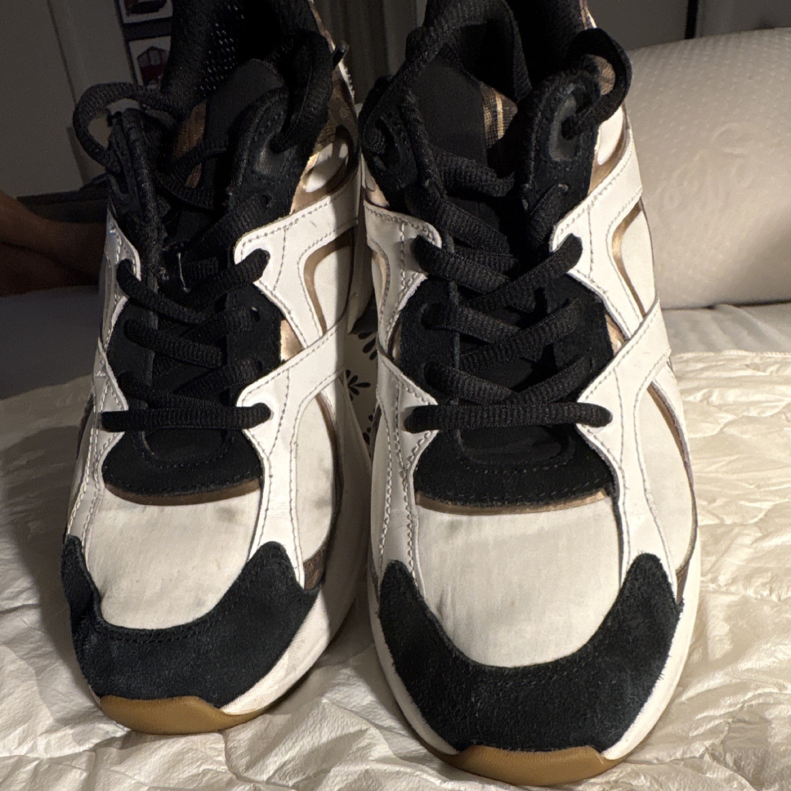 Michael Kors Women’s Low Top Lace-Up Sneakers White/Black/Brown/Gold Rubber