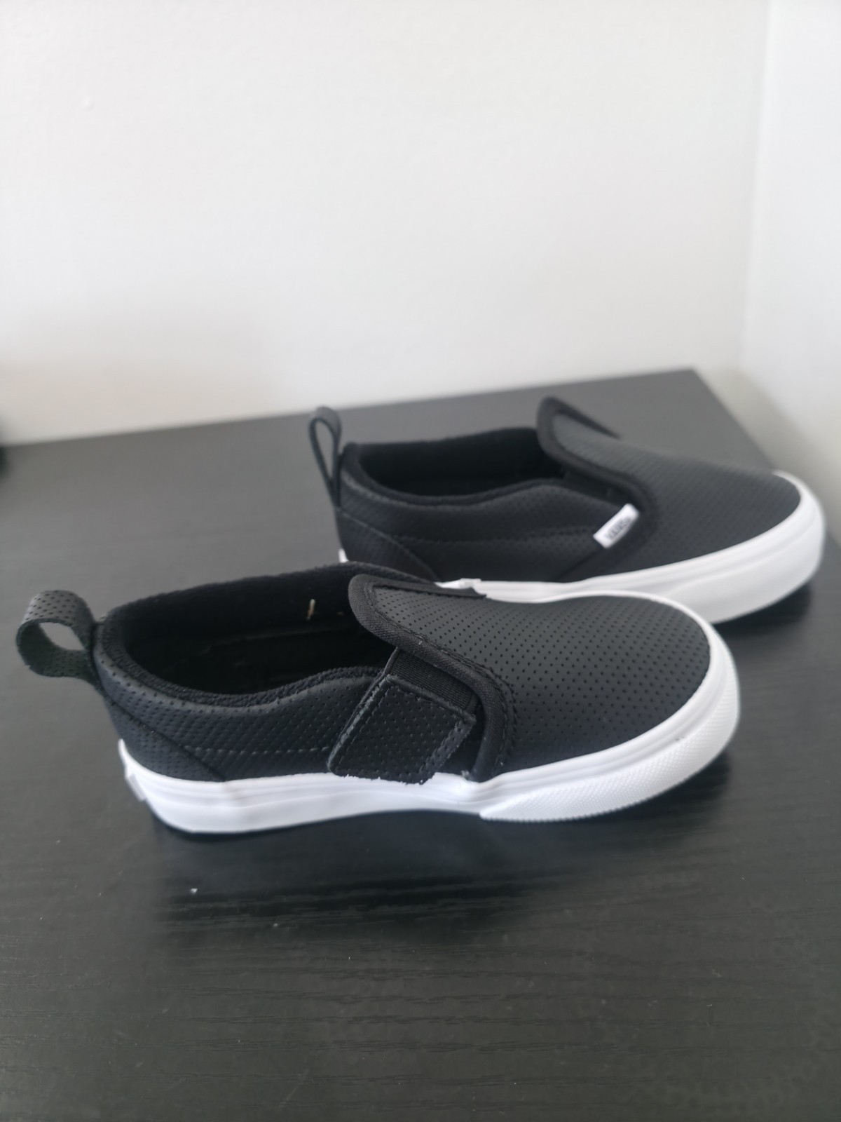 Vans Slip-On V Shoes EU (perf) Black / True White Size 4.0 TD