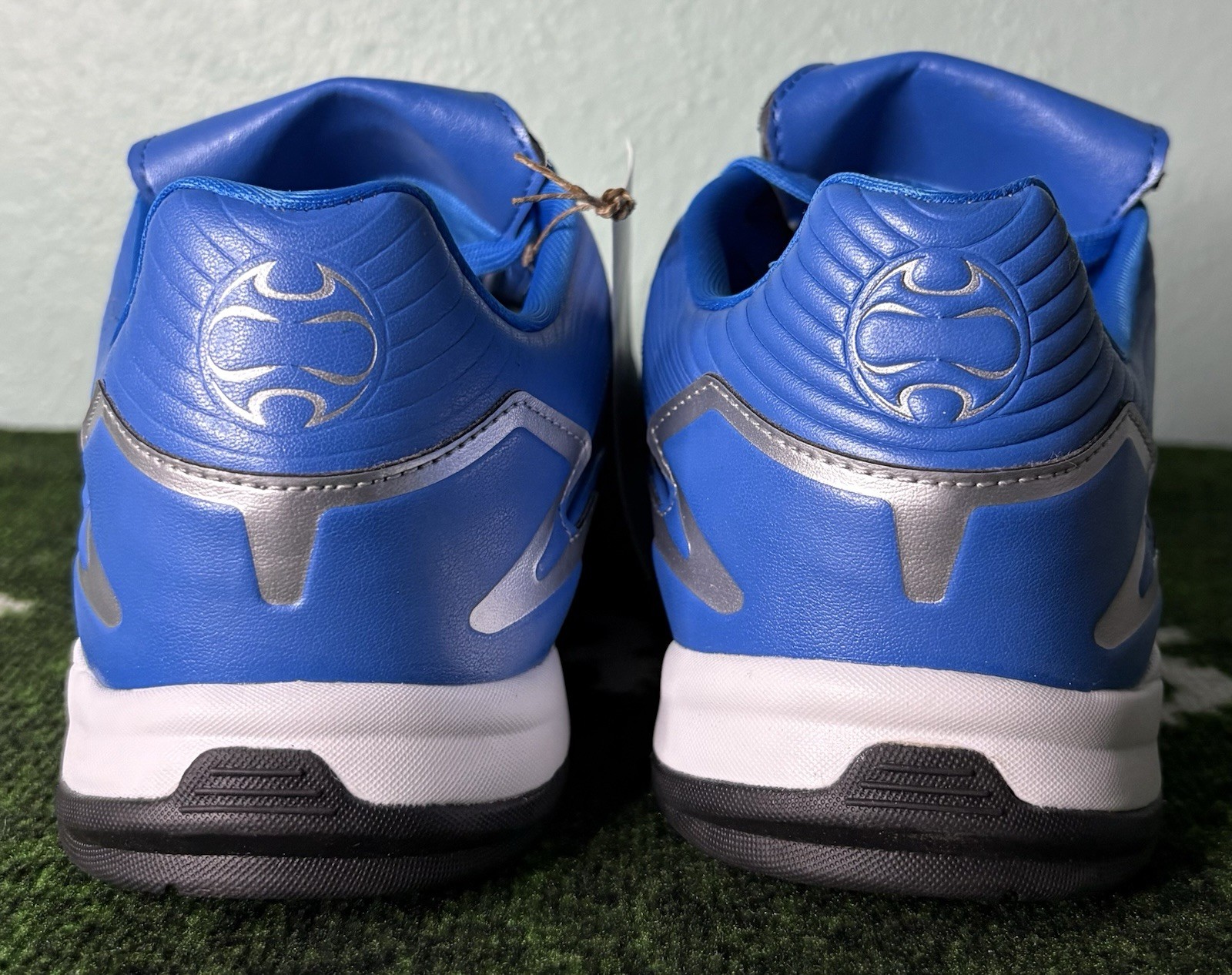US Women’s 9.5/Men’s 8.5 – Adidas Predator Sala «Blue Silver Metallic Gum»